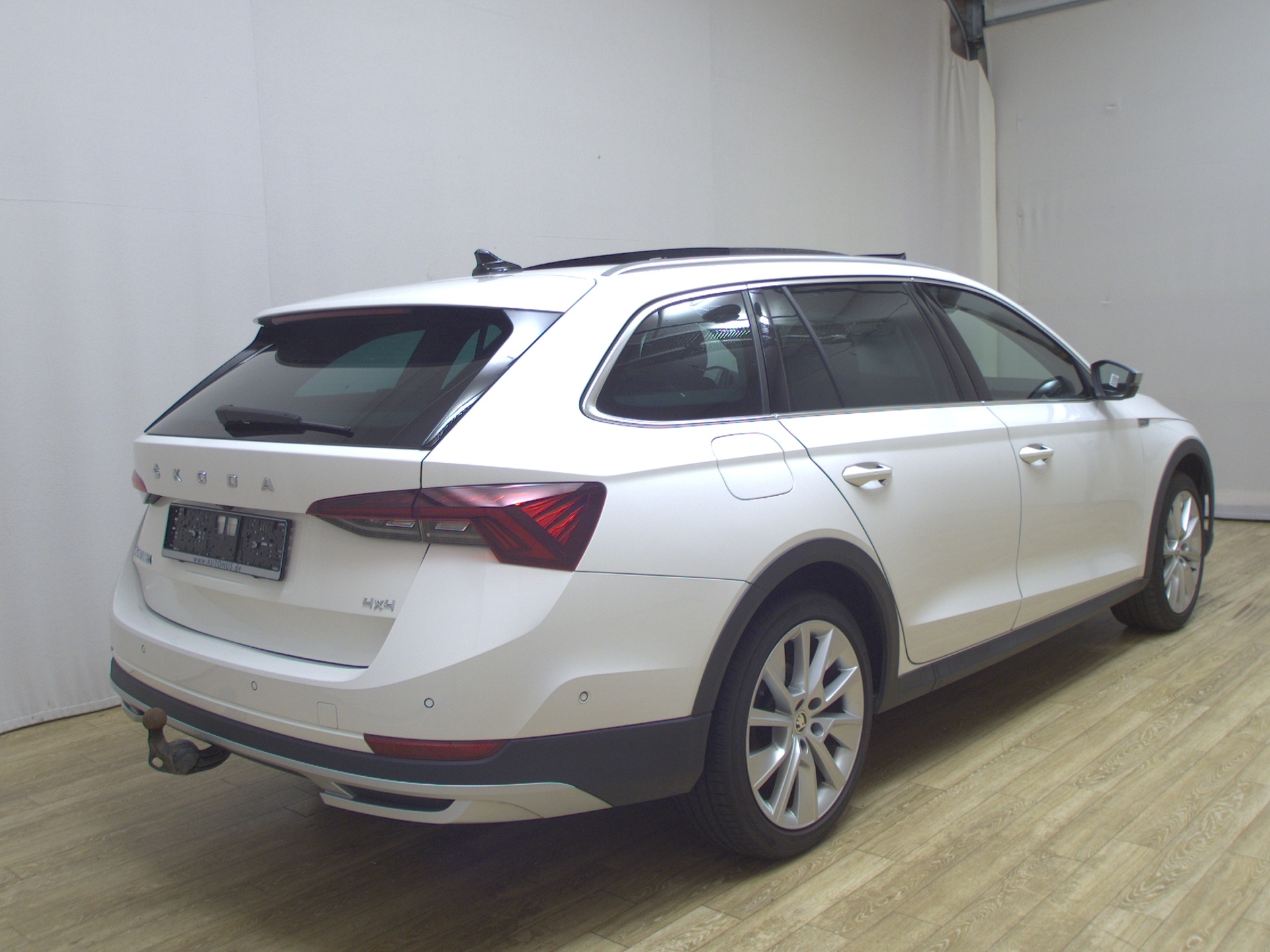 Skoda Octavia 2.0 TDI 4x4 Scout Navi LED vc Pano AHK 4