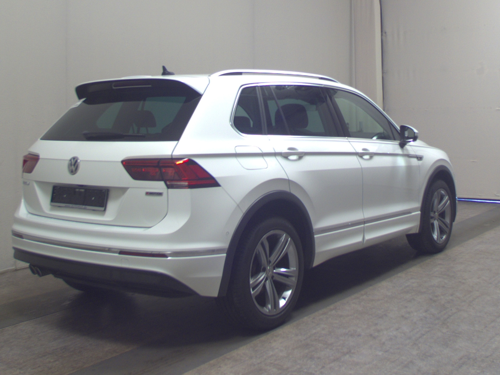 Volkswagen Tiguan 2.0 TSI 4M R-Line Navi LED AID RfK 4xShz 4