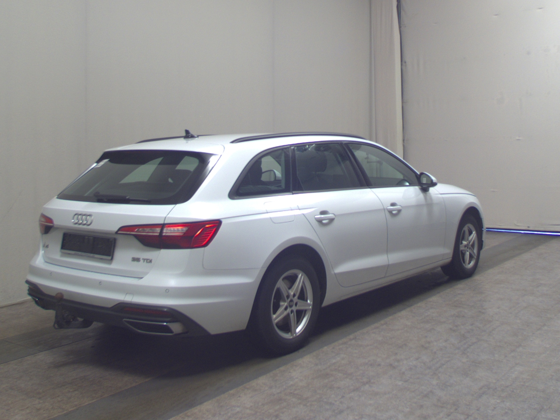 Audi A4 Avant 35 TDI Navi LED AHK PDC Memory Tempomat 4