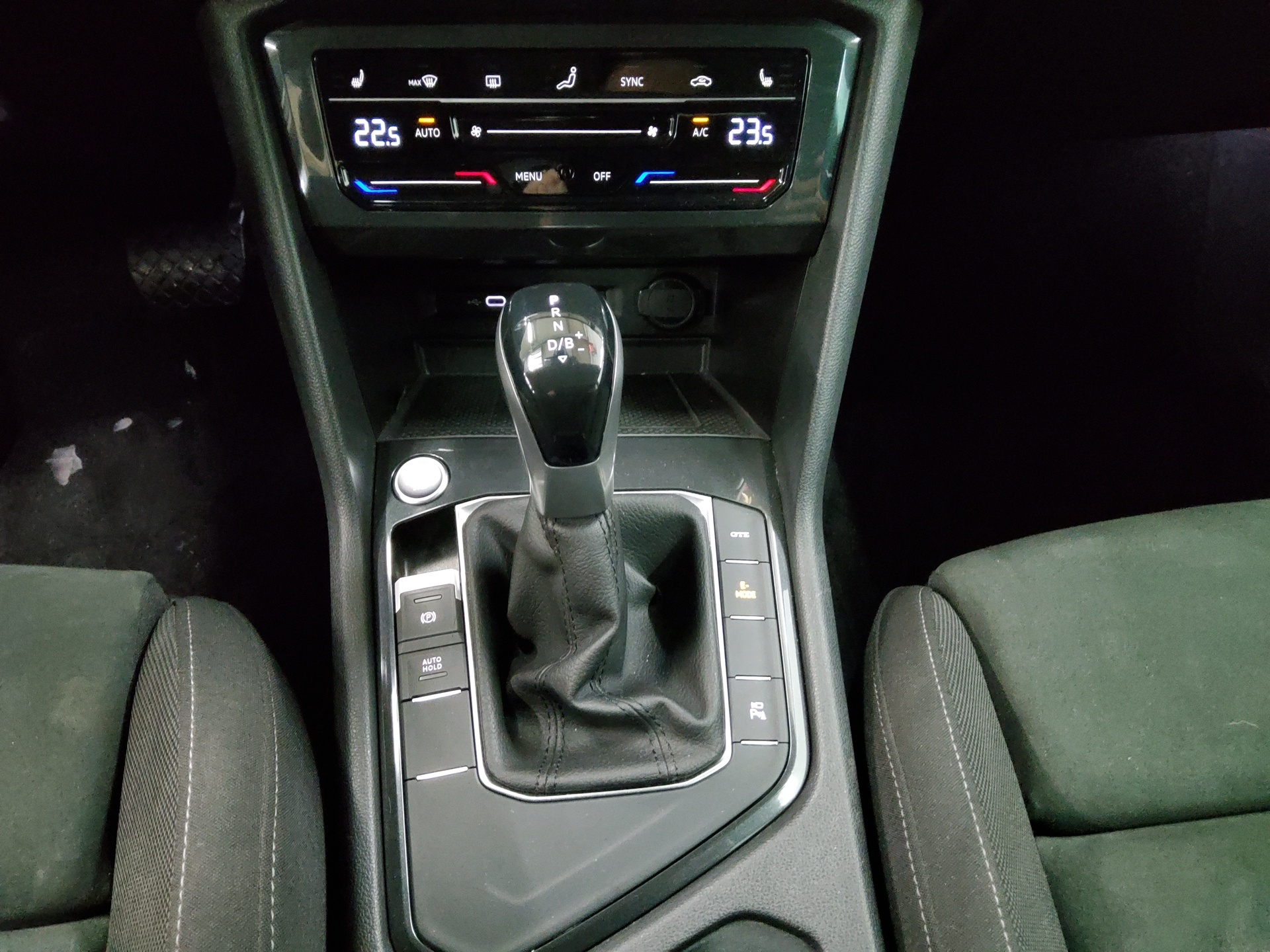 Volkswagen Tiguan 1.4 TSI e Life Navi LED AID HuD ACC PDC 6