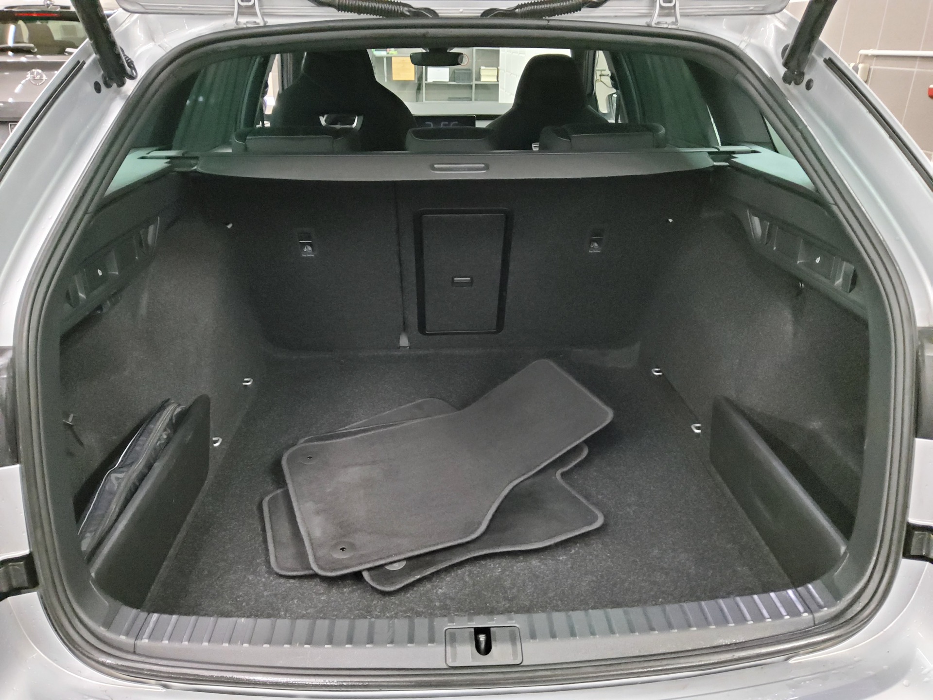 Skoda Octavia Kombi 2.0 TDI SportLine Navi RfK vc LED+ 13