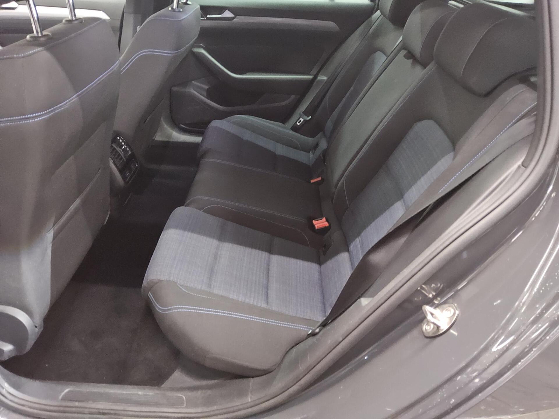 Volkswagen Passat Var. GTE 1.4 TSI Kamera ACC Matrix-LED 13