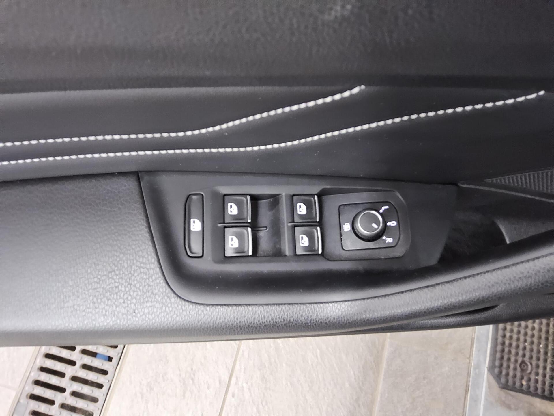 Volkswagen Passat GTE 1.4 TSI Leder Navi LED AID Pano RfK 10