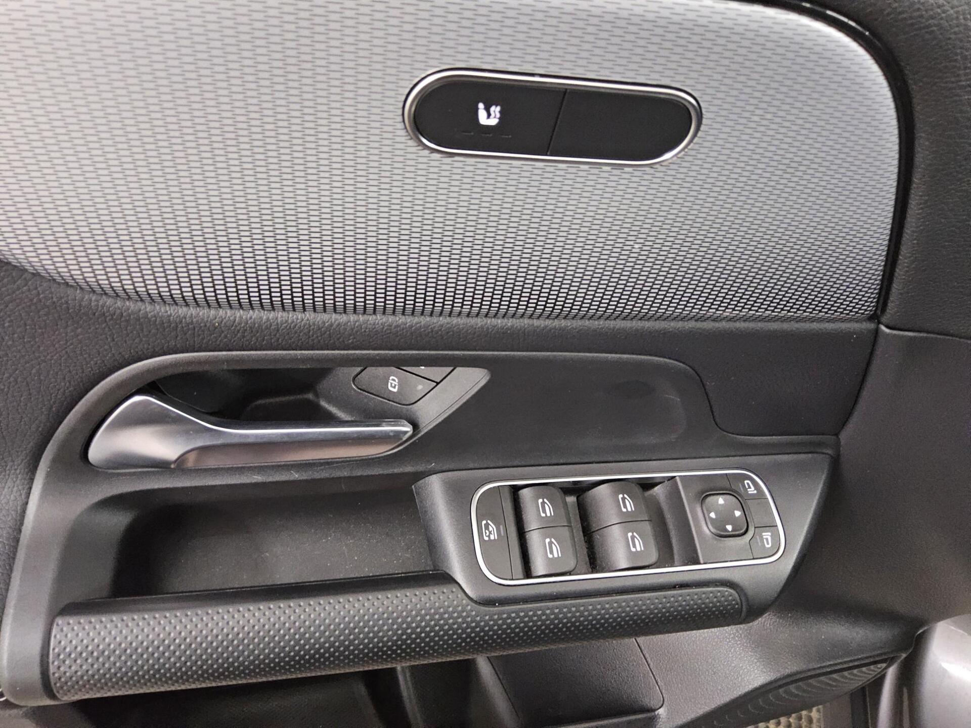 Mercedes-Benz GLA 180 d Style Navi MBUX+ RFK T-Leder 10