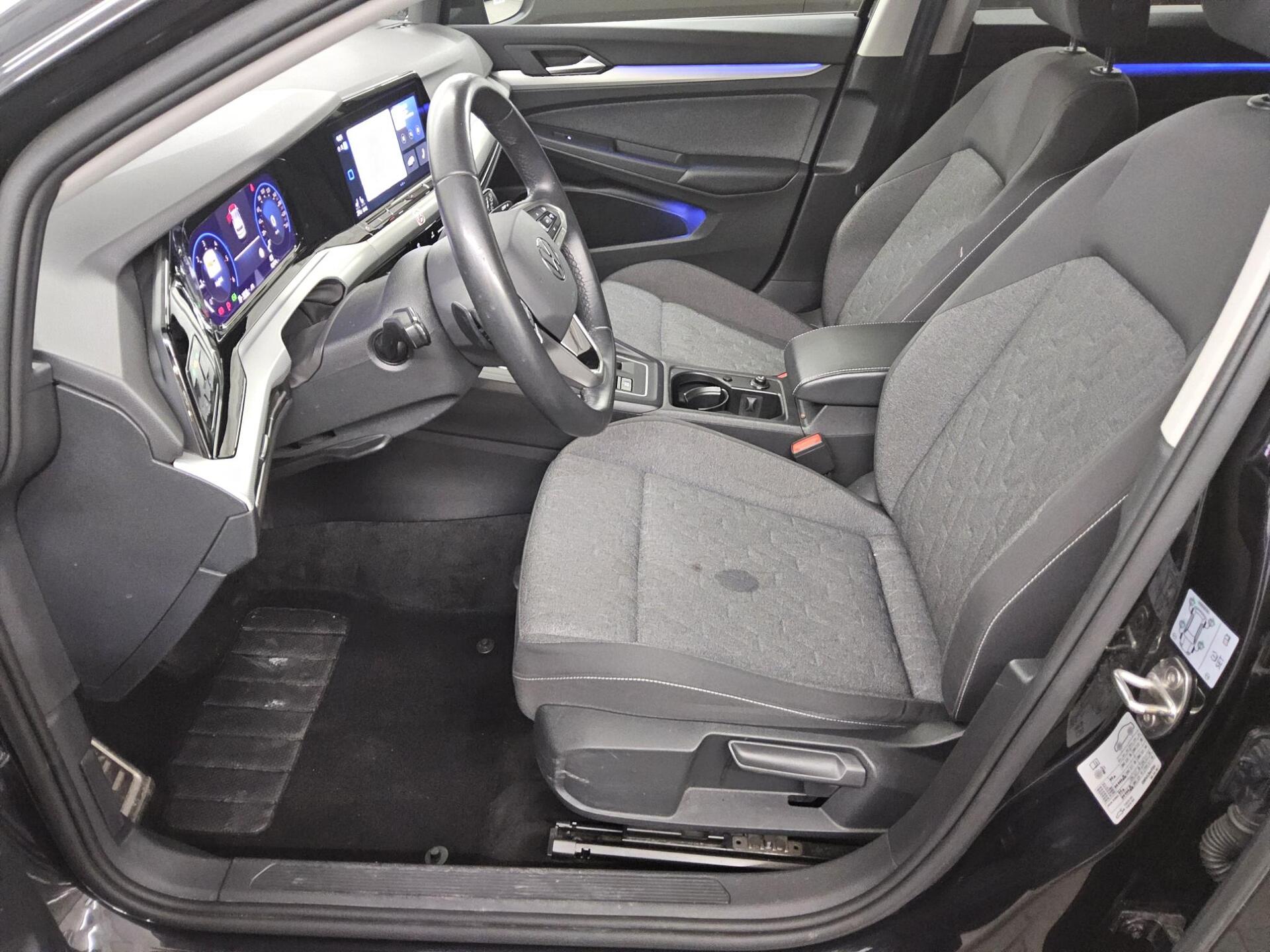 Volkswagen Golf-8 2.0 TDI Move Navi LED RfK AHK ACC PDC Shz 9