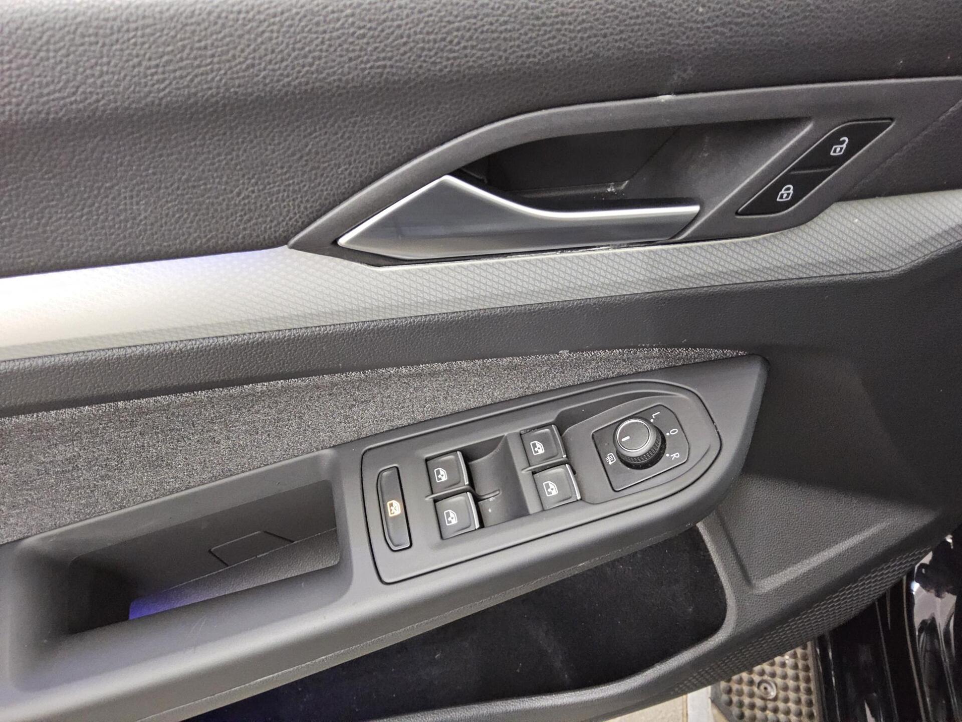 Volkswagen Golf-8 2.0 TDI Move Navi LED AHK AID ACC RFK 10