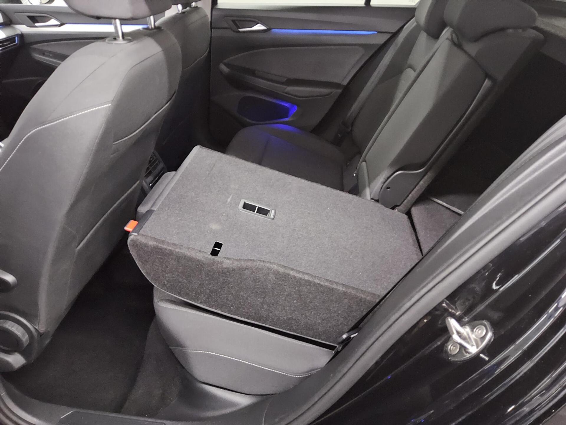 Volkswagen Golf-8 2.0 TDI Move Navi LED AHK AID ACC RFK 13