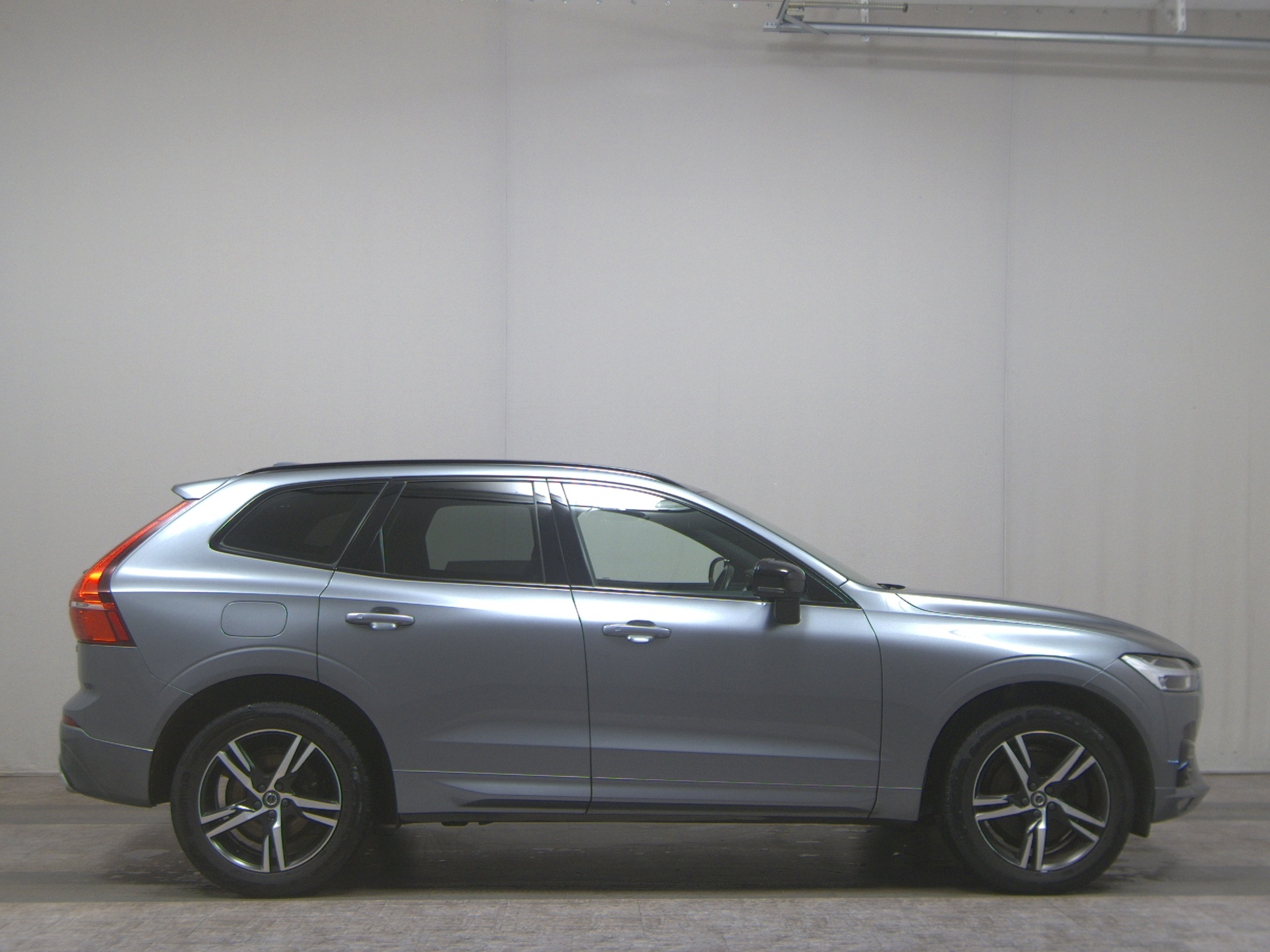 Volvo XC60 B4 D AWD R-Design Navi LED RfK AHK PDC Shz