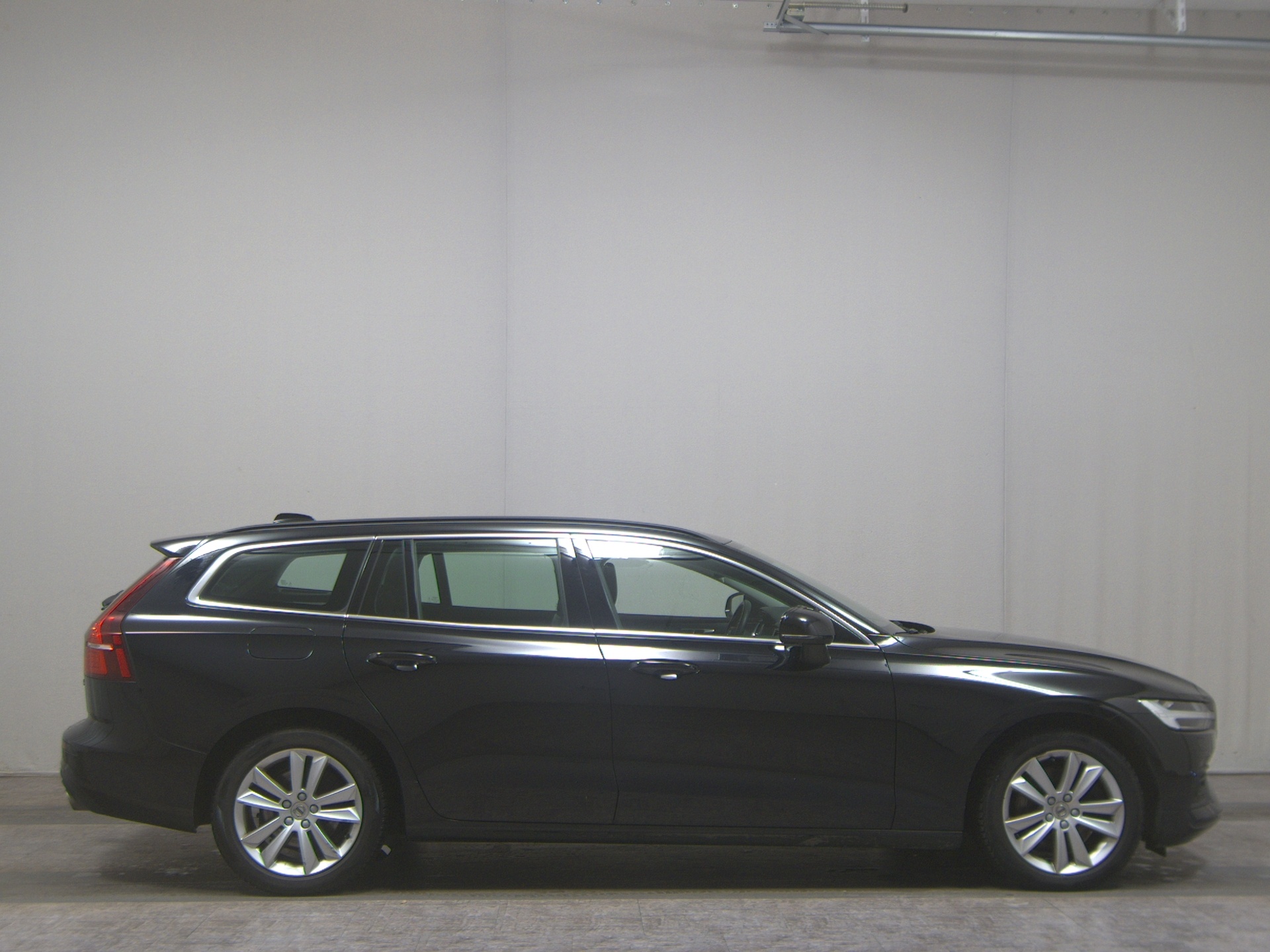 Volvo V60 B4 D Momentum Pro AHK Navi LED