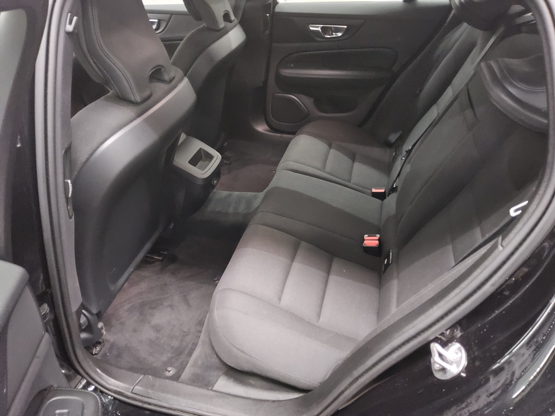 Volvo V60 B4 D Momentum Pro AHK Navi LED 13