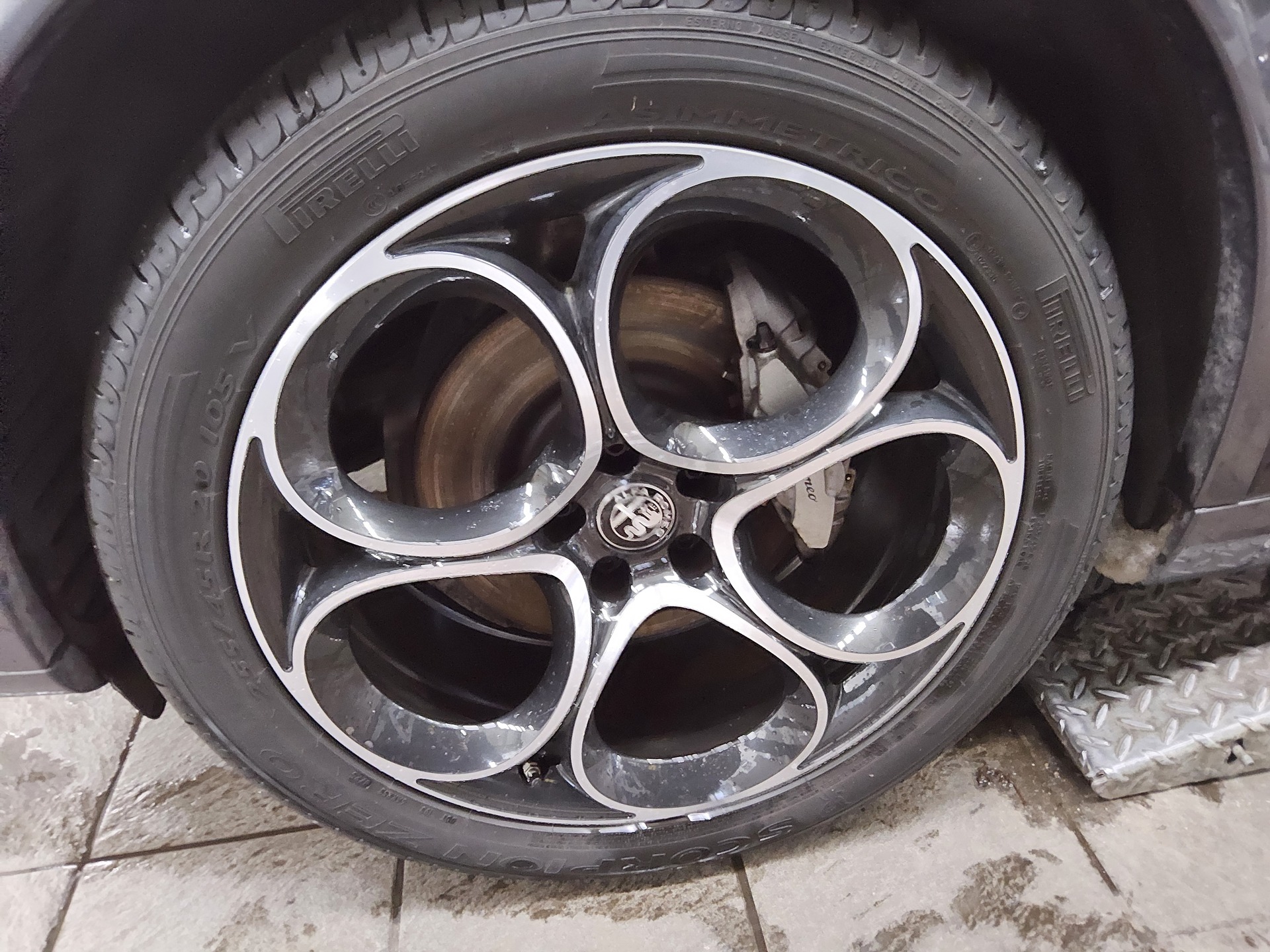 Alfa Romeo Stelvio 2.2 JTDM Leder Navi Xenon RfK PDC Shz 10