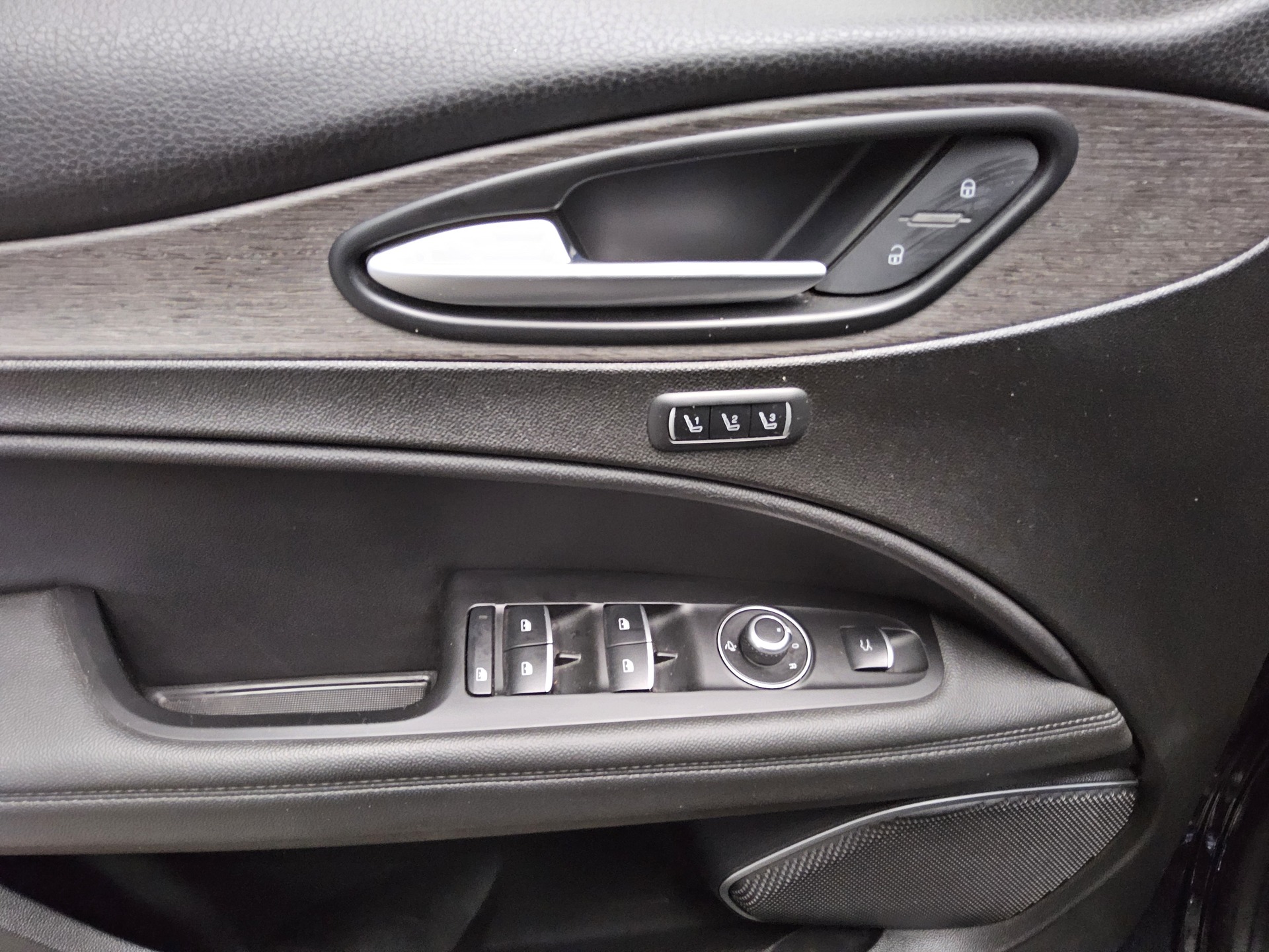 Alfa Romeo Stelvio 2.2 JTDM Leder Navi Xenon RfK PDC Shz 9