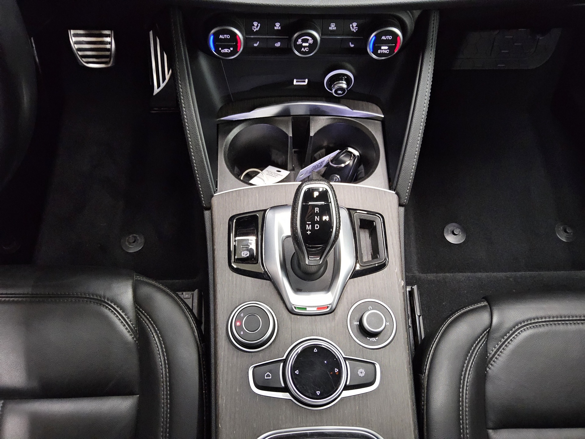 Alfa Romeo Stelvio 2.2 JTDM Leder Navi Xenon RfK PDC Shz 6