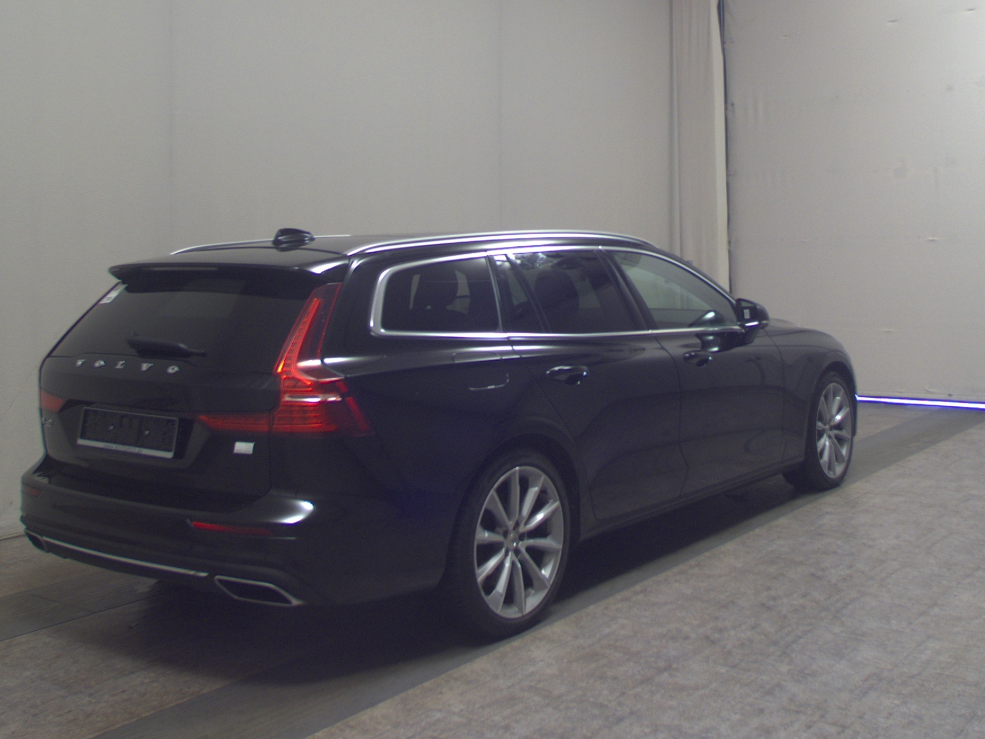 Volvo V60 T6 AWD Inscription Navi LED 360° HuD AHK ACC 4