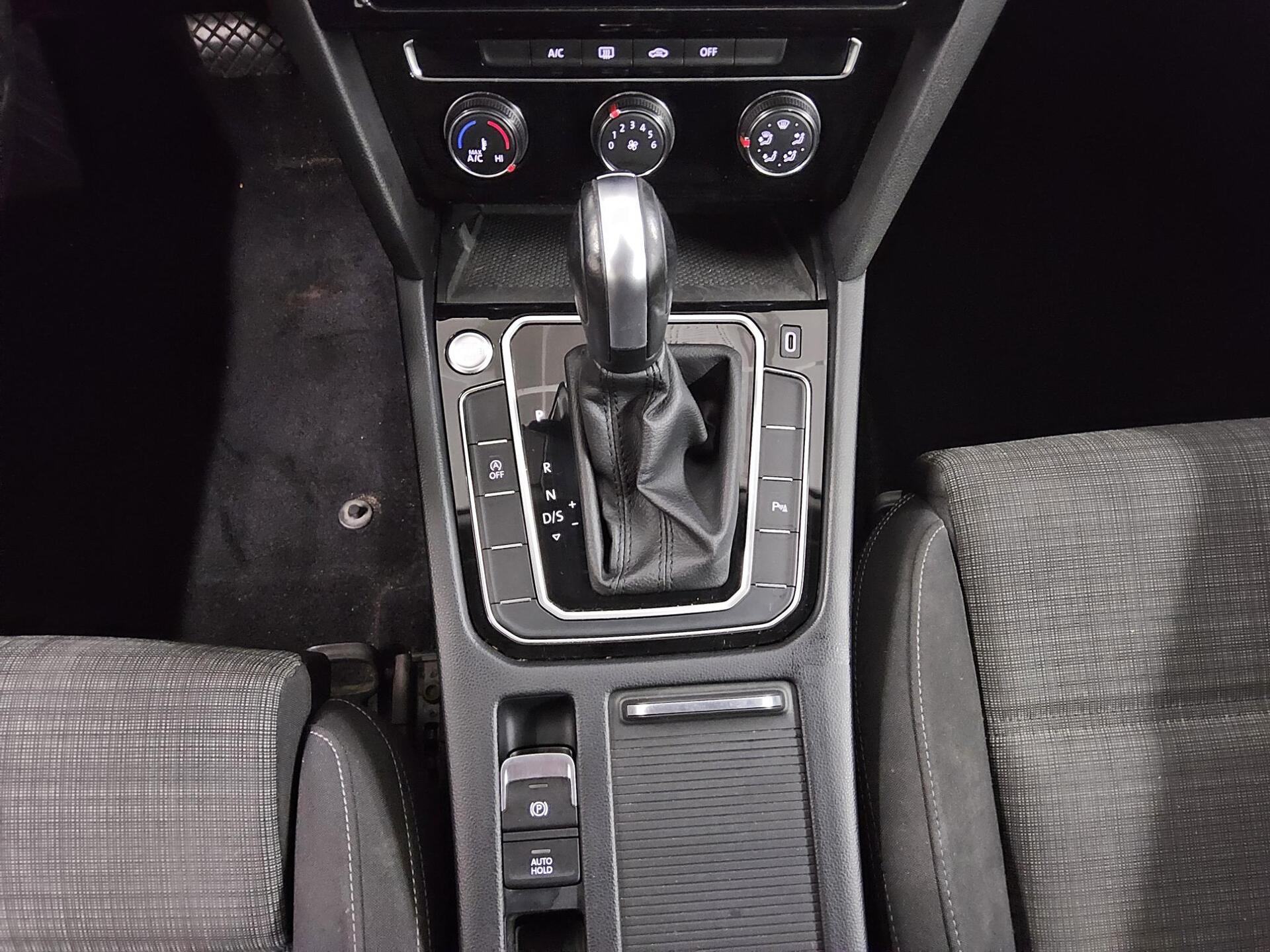 Volkswagen Passat Var. 2.0 TDI Business Navi LED PDC ACC 6