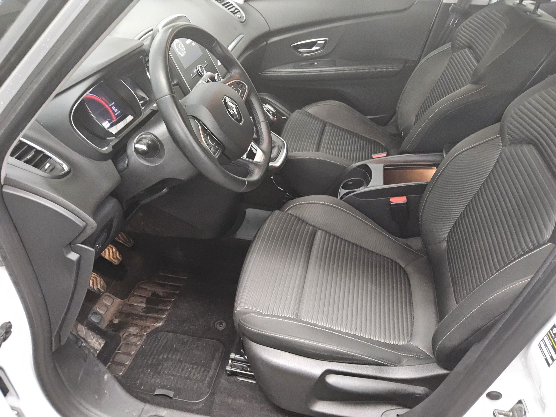 Renault Grand Scenic 1.7 BLUE dCi Grand Business Navi 8