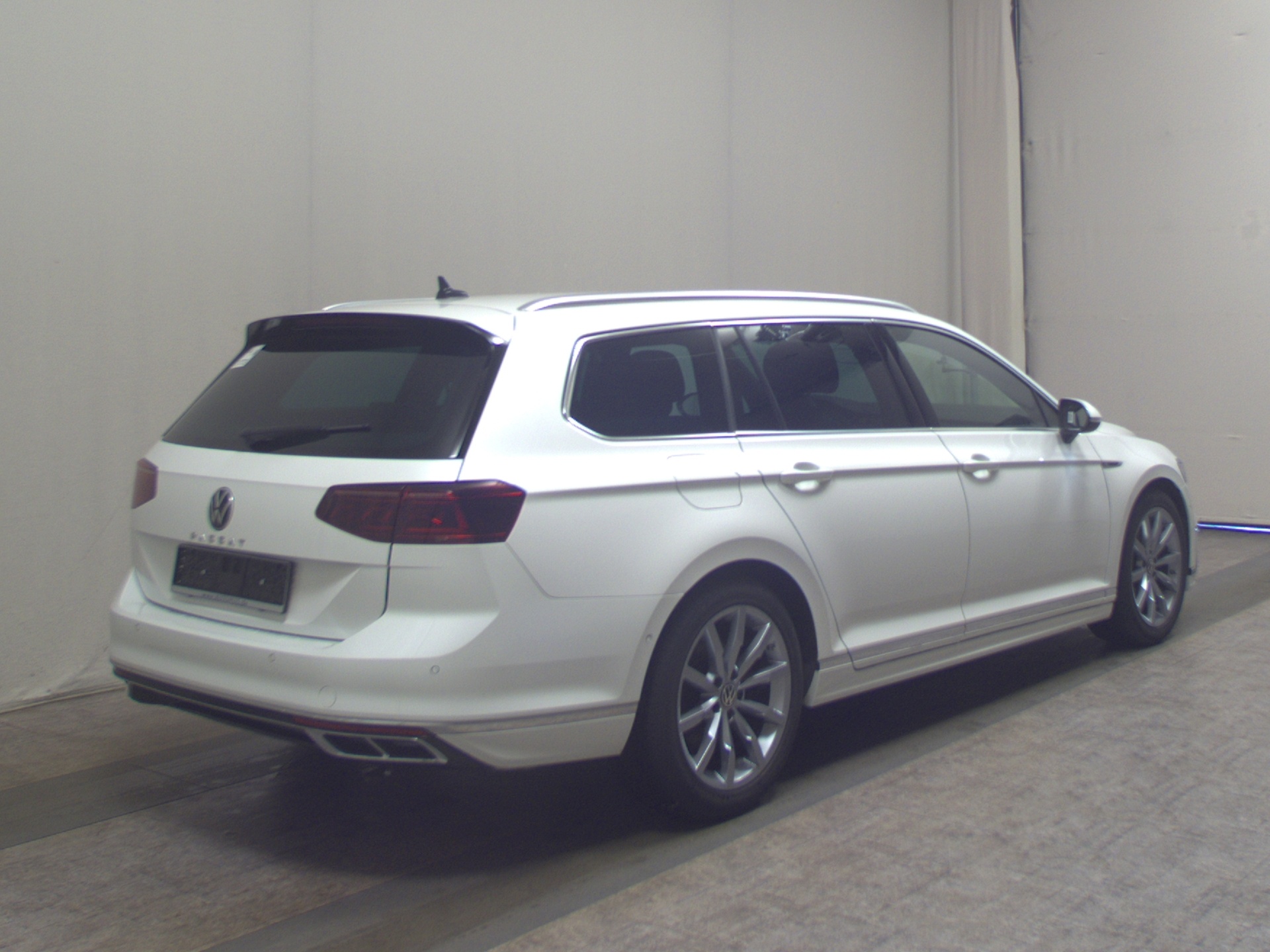 Volkswagen Passat Var. 2.0 TSI R-Line Navi Matrix AID Leder 4