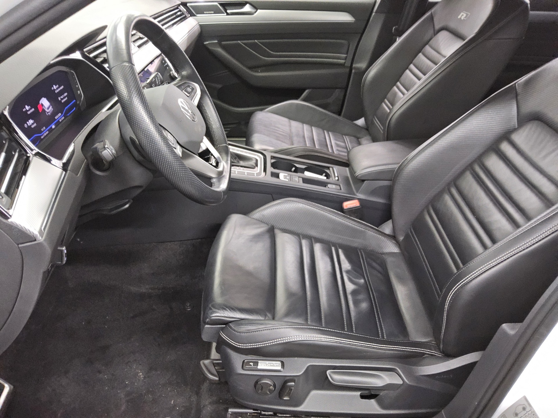 Volkswagen Passat Var. 2.0 TSI R-Line Navi Matrix AID Leder 9