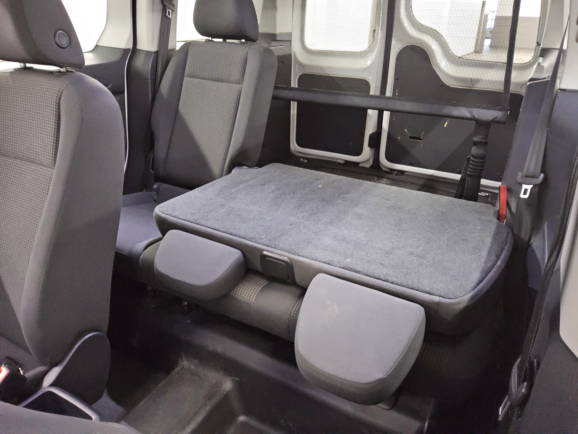 Volkswagen Caddy 2.0 TDI 5-Sitze Navi PDC DAB Tempomat 12