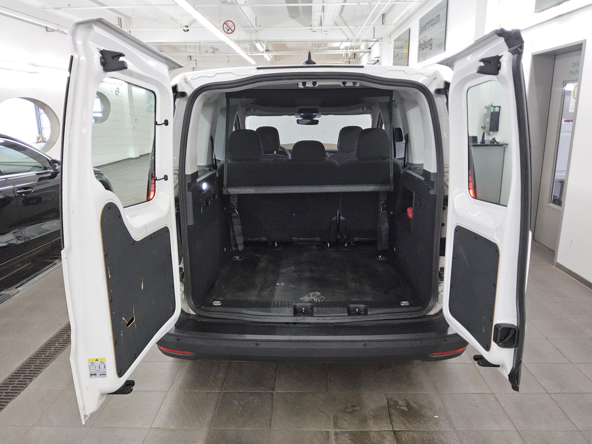 Volkswagen Caddy 2.0 TDI 5-Sitze Navi PDC DAB Tempomat 11