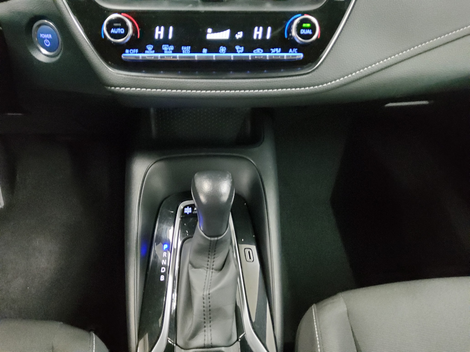 Toyota Corolla Touring Sports 1.8 LED RfK DAB 6