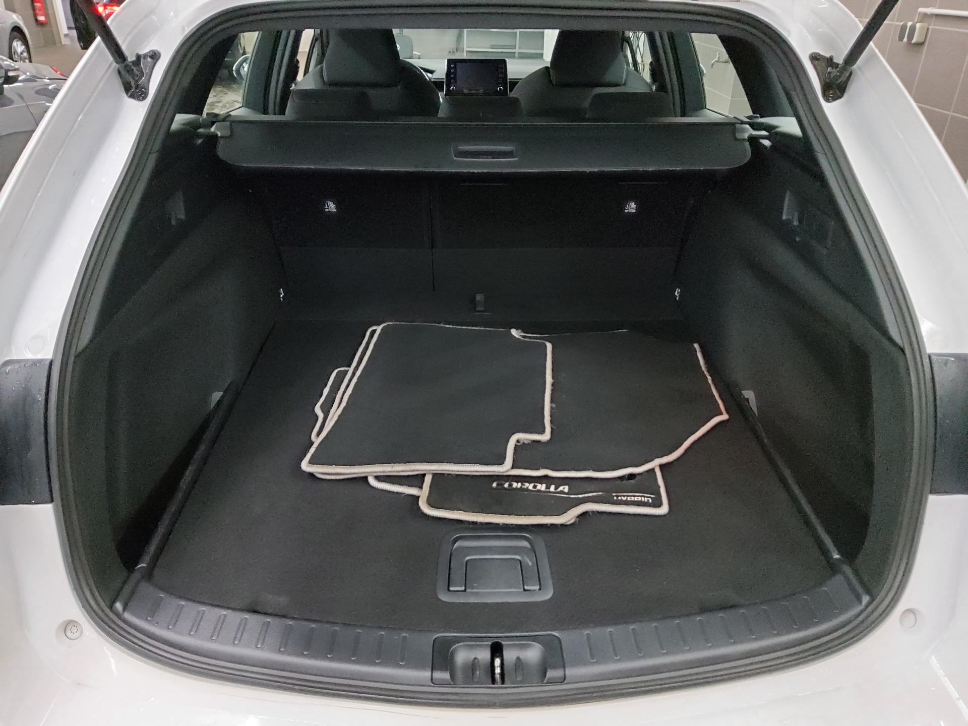 Toyota Corolla Touring Sports 1.8 LED RfK DAB 12