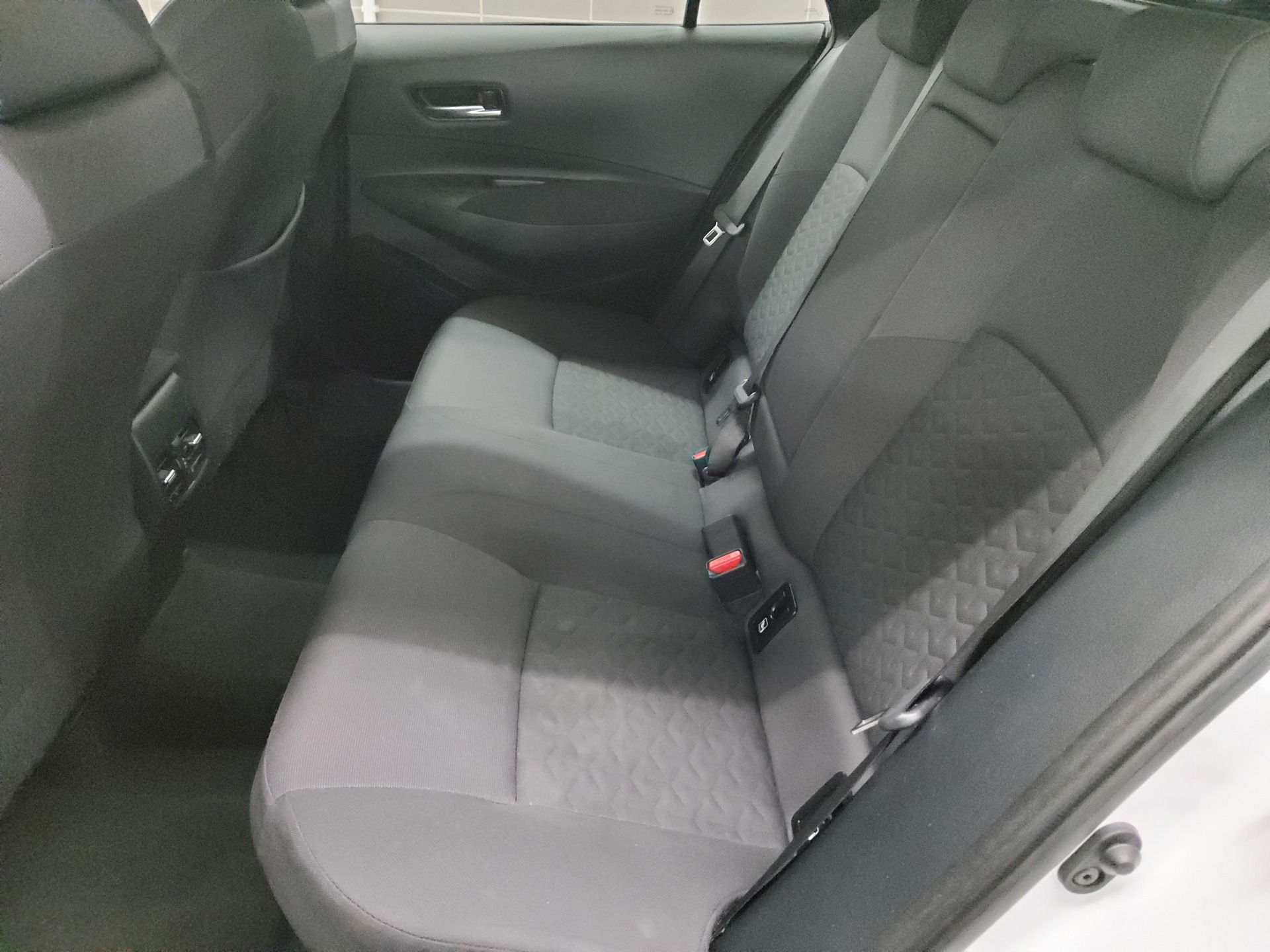 Toyota Corolla Touring Sports 1.8 LED RfK DAB 13