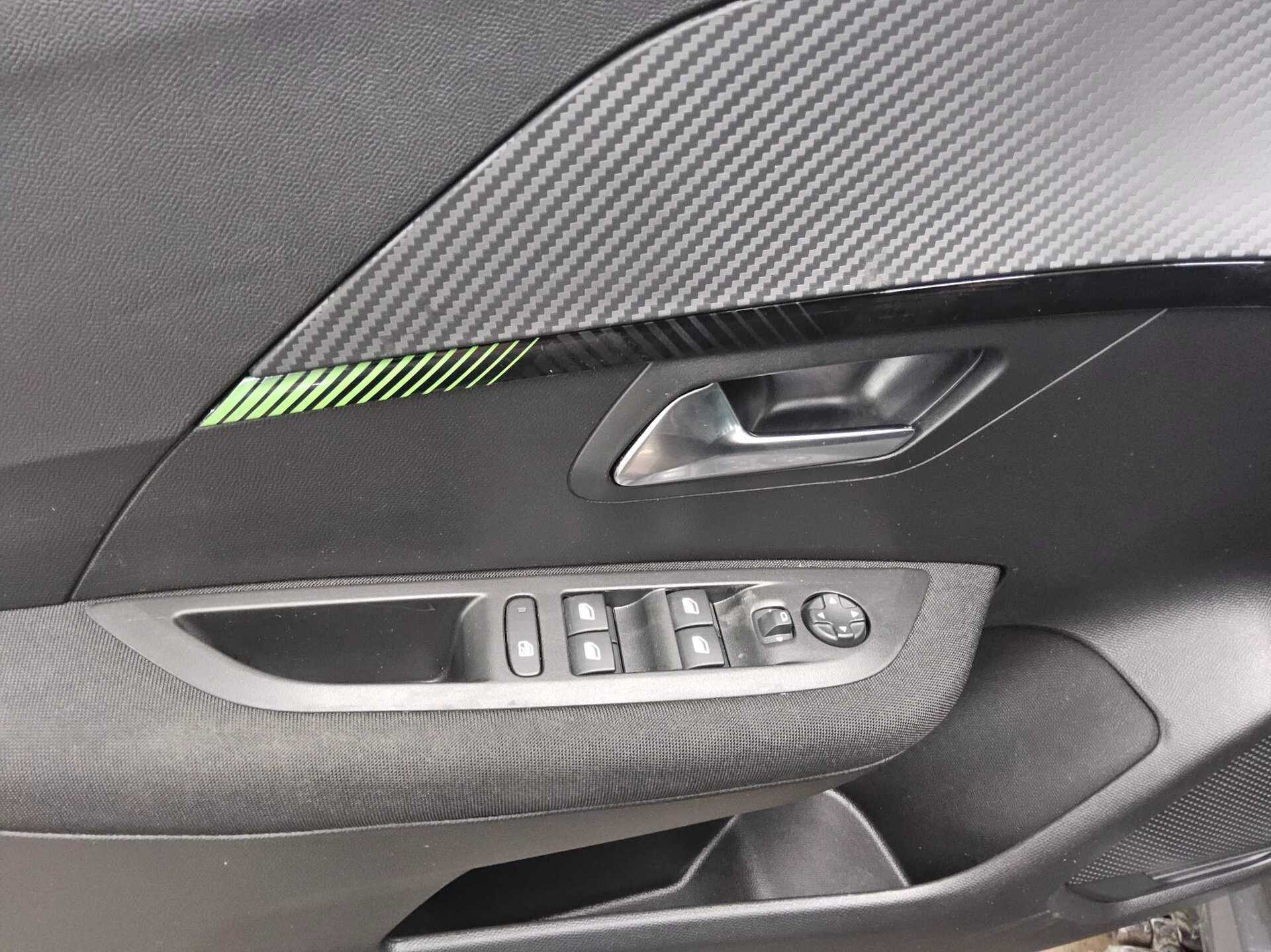 Peugeot 208 1.2 PureTech Active Bluetooth PDC 9