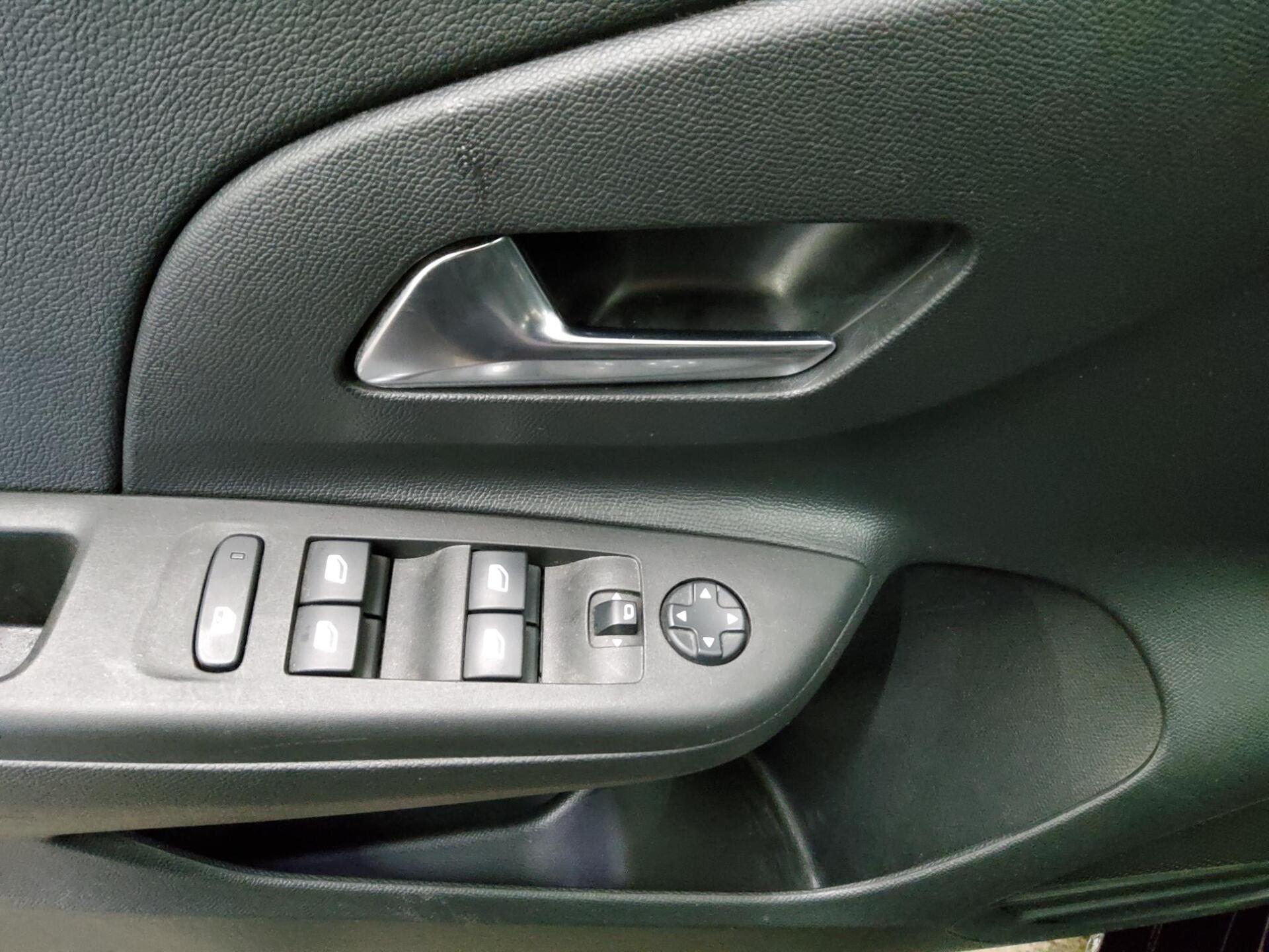 Opel Corsa 1.2 Turbo Elegance Navi LED Pano T-Leder 10