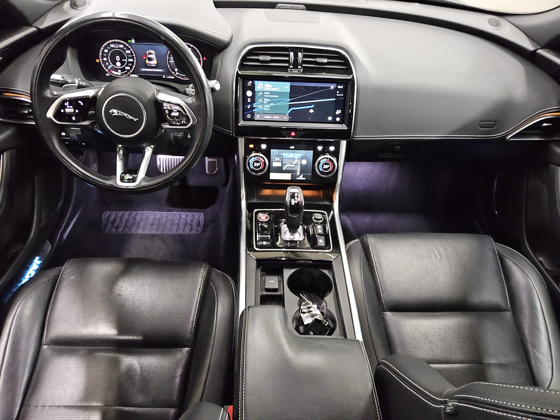 Jaguar XE D 200 AWD R-Dynamic Leder Navi DC Meridian 5