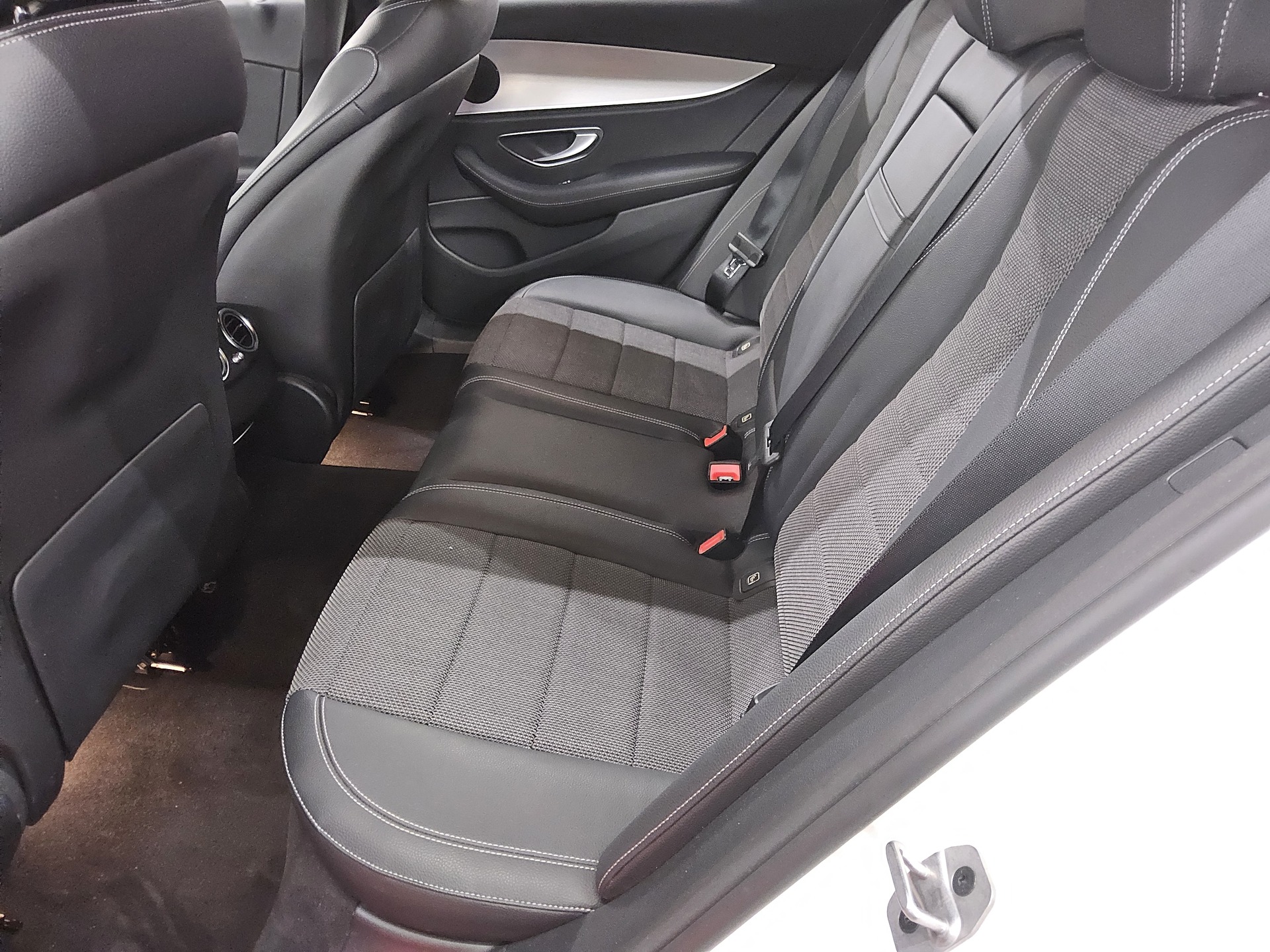 Mercedes-Benz E 300 T de Avantgarde Navi Widescreen LED RFK 13