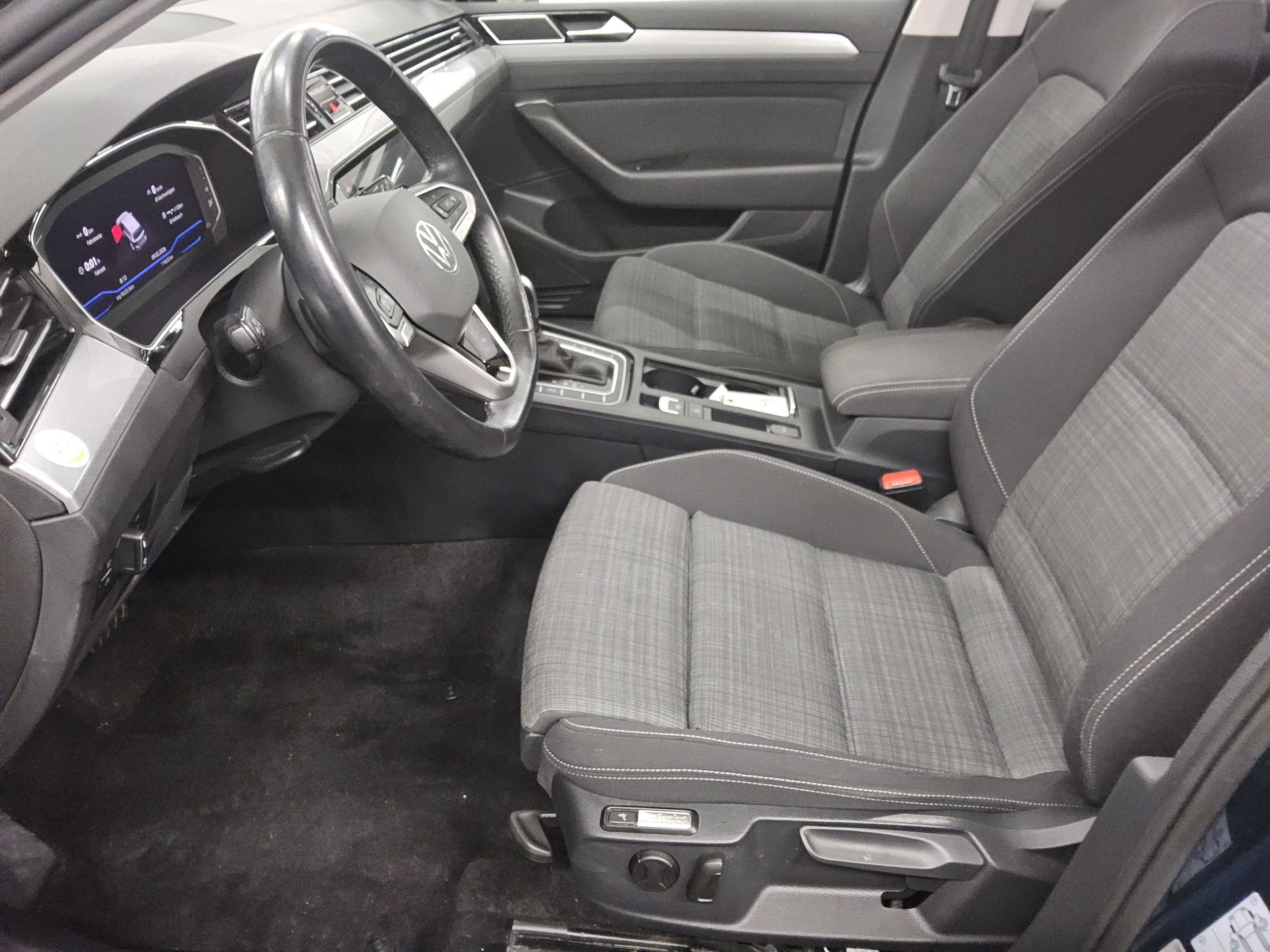 Volkswagen Passat Var. 2.0 TSI Business Navi DC Pano RFK 9