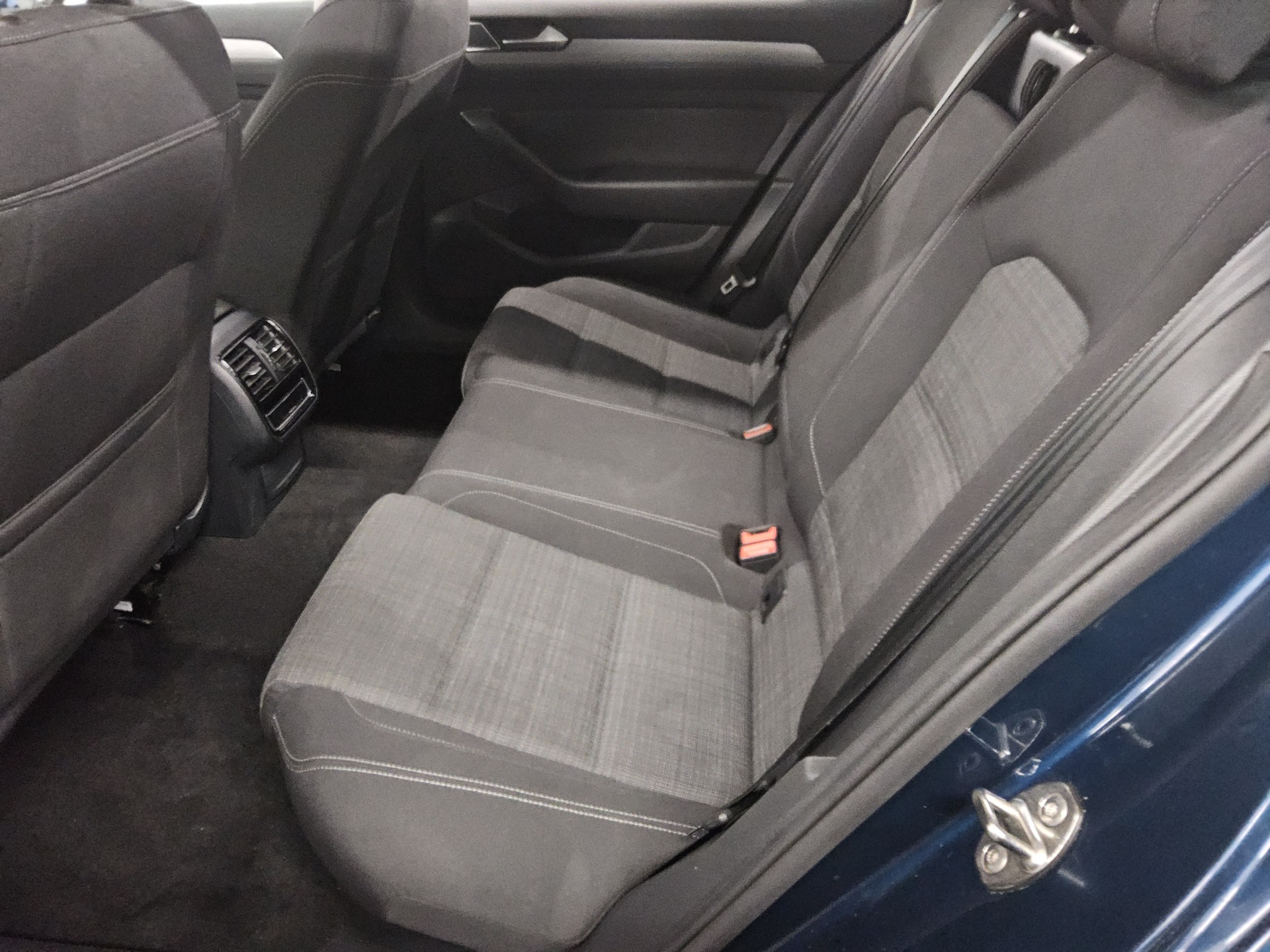 Volkswagen Passat Var. 2.0 TSI Business Navi DC Pano RFK 13