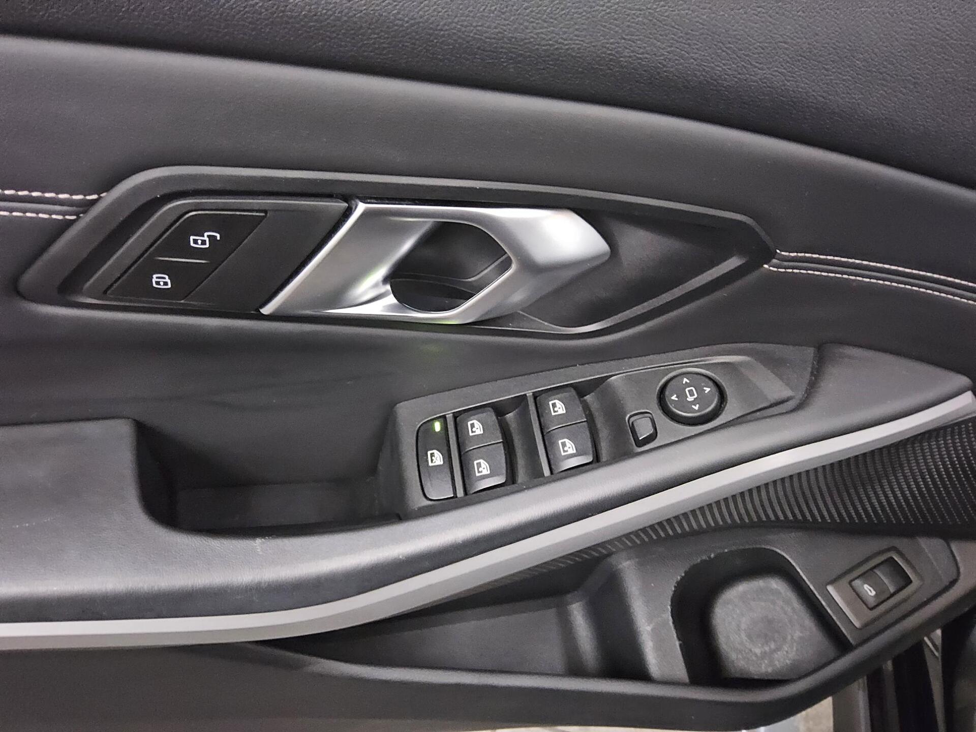 BMW 318dA Touring Advantage Leder Navi LED HiFi RfK 10