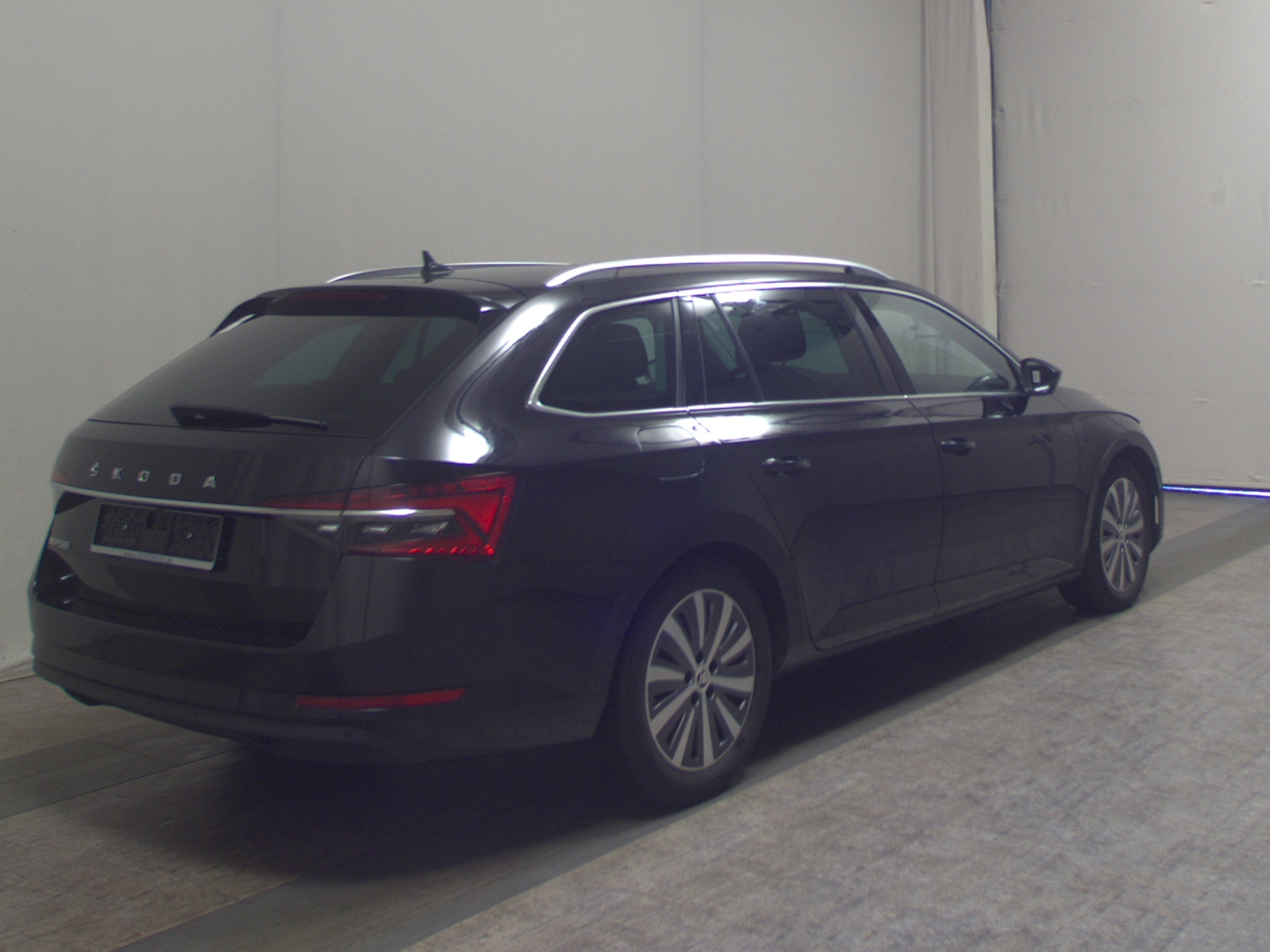 Skoda Superb Kombi 2.0 TDI Premium Ed. Leder Navi LED 4