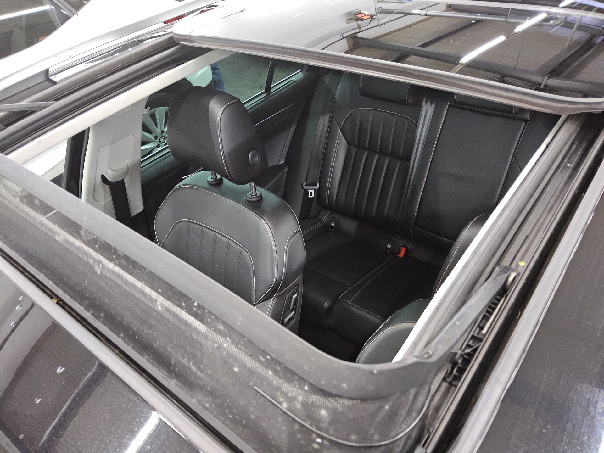 Skoda Superb Kombi 2.0 TDI Premium Ed. Leder Navi LED 12