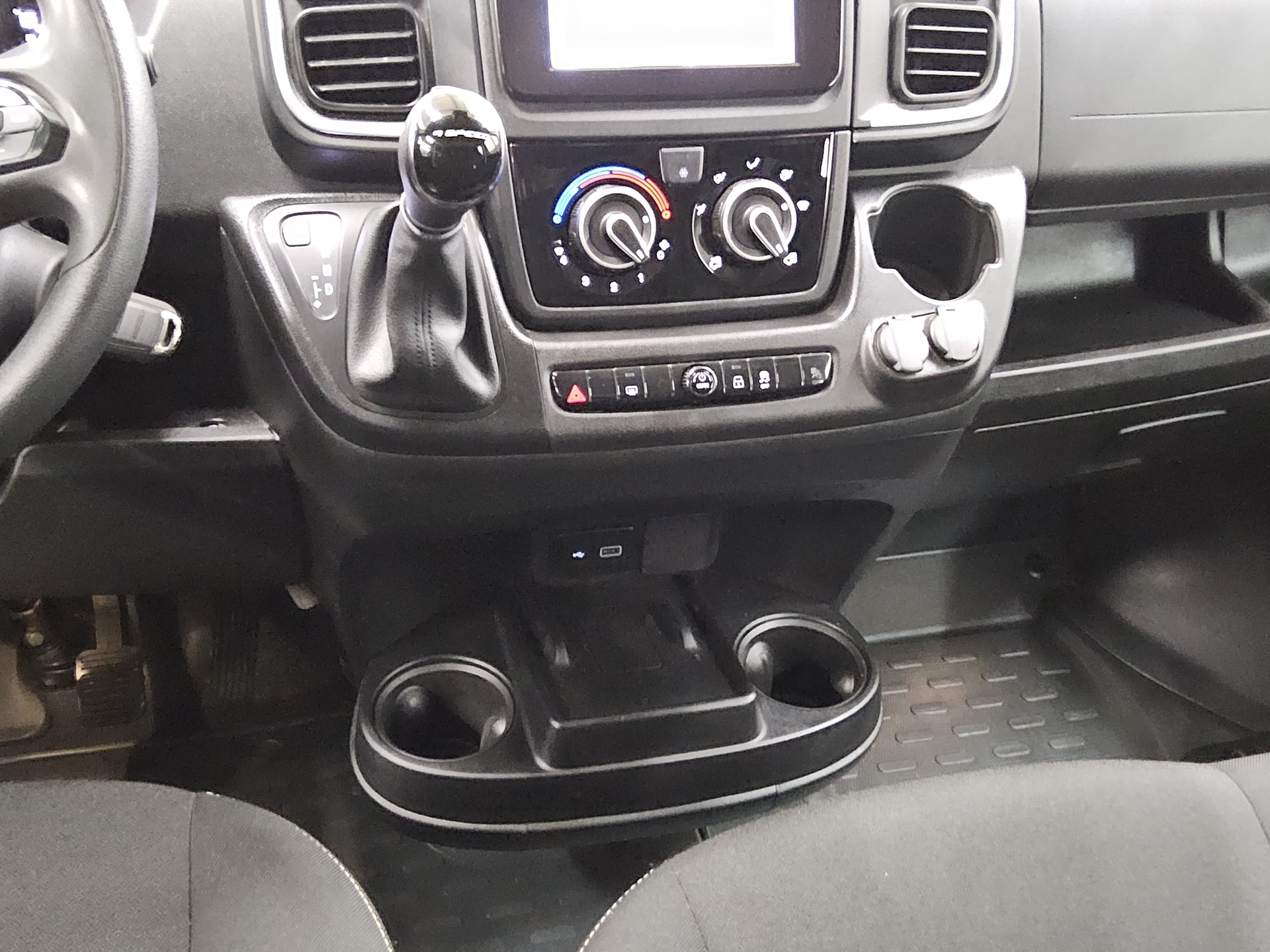 Fiat Ducato 9-Sitzer Klima DAB RFK Tempomat 6