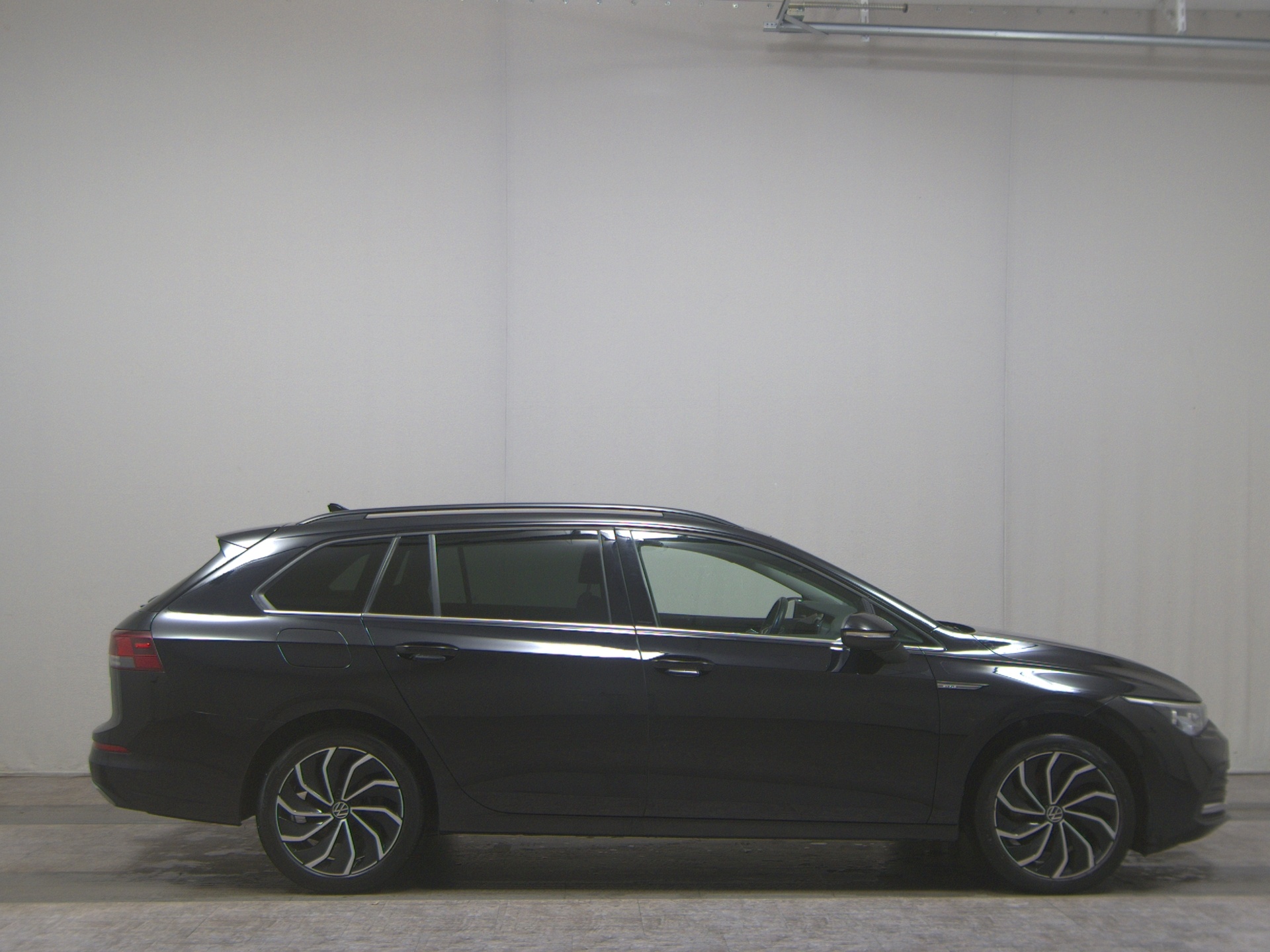 Volkswagen Golf-8 Var. 2.0 TDI Style LED AID AHK Keyless