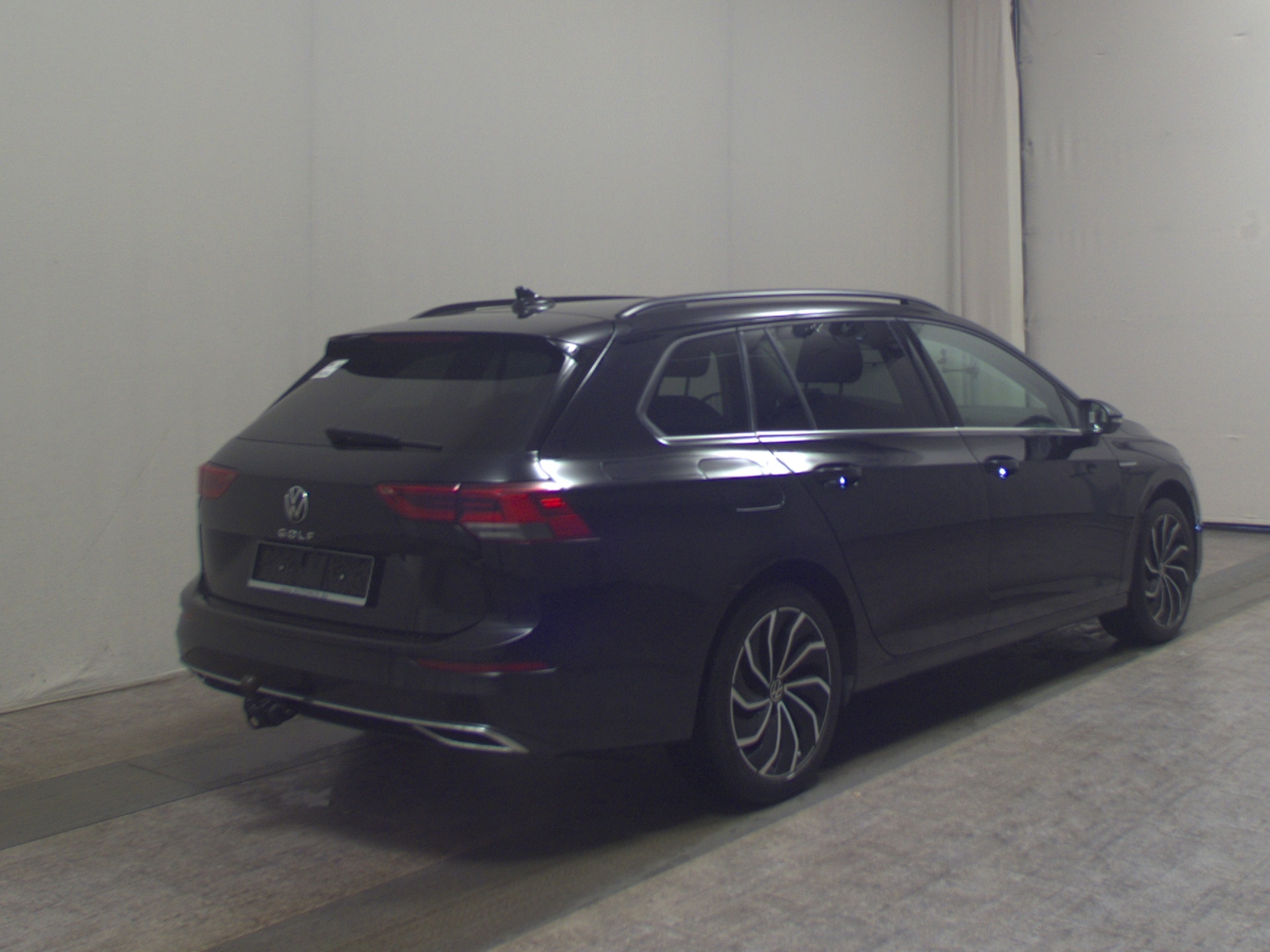 Volkswagen Golf-8 Var. 2.0 TDI Style LED AID AHK Keyless 4