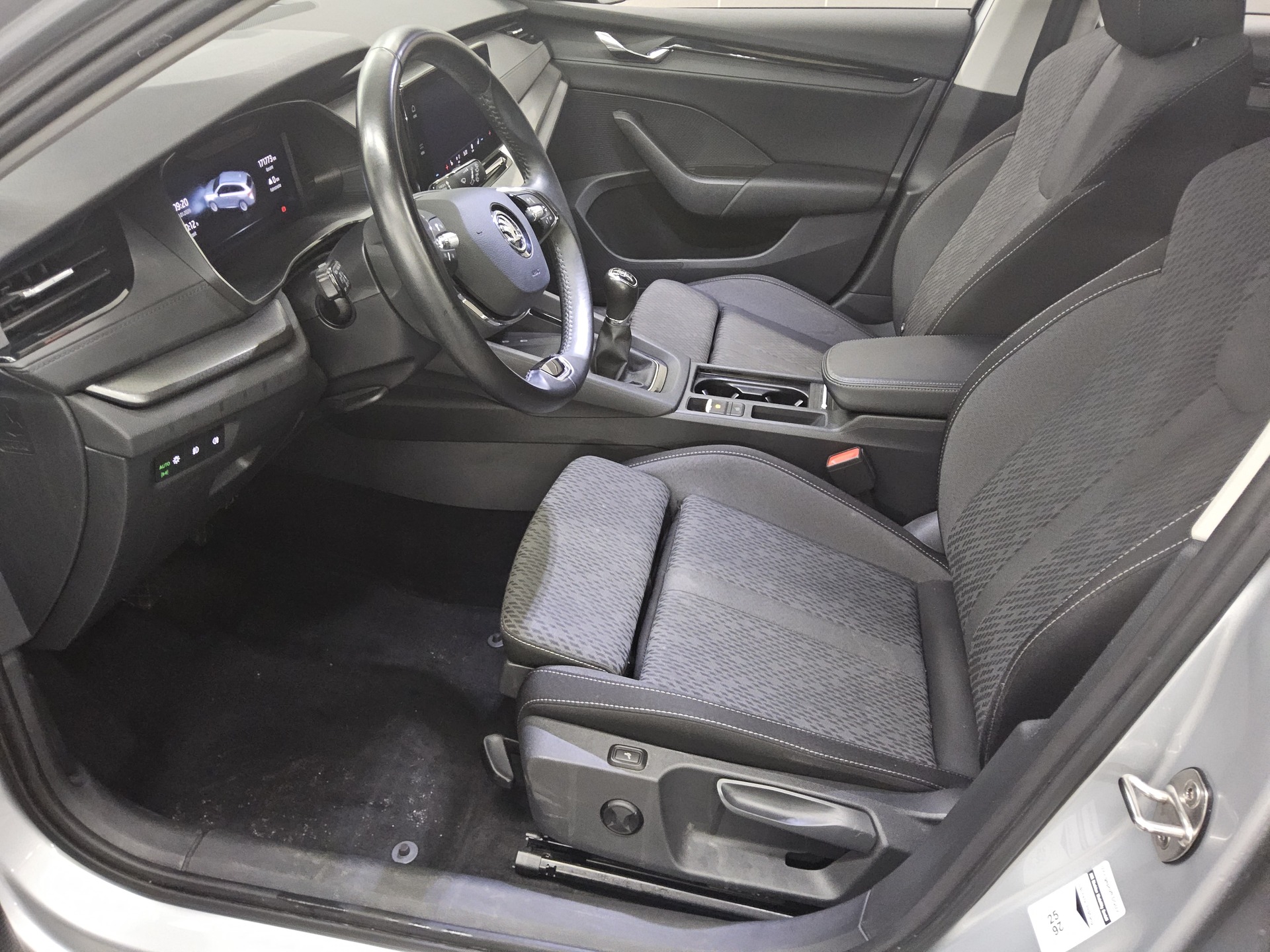 Skoda Octavia Kombi 2.0 TDI Ambition Navi LED Virtual 9