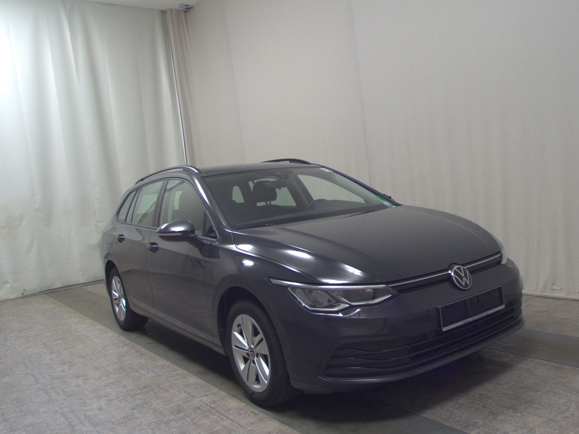 Volkswagen Golf-8 Var. 2.0 TDI Life Navi LED AID ACC PDC 3