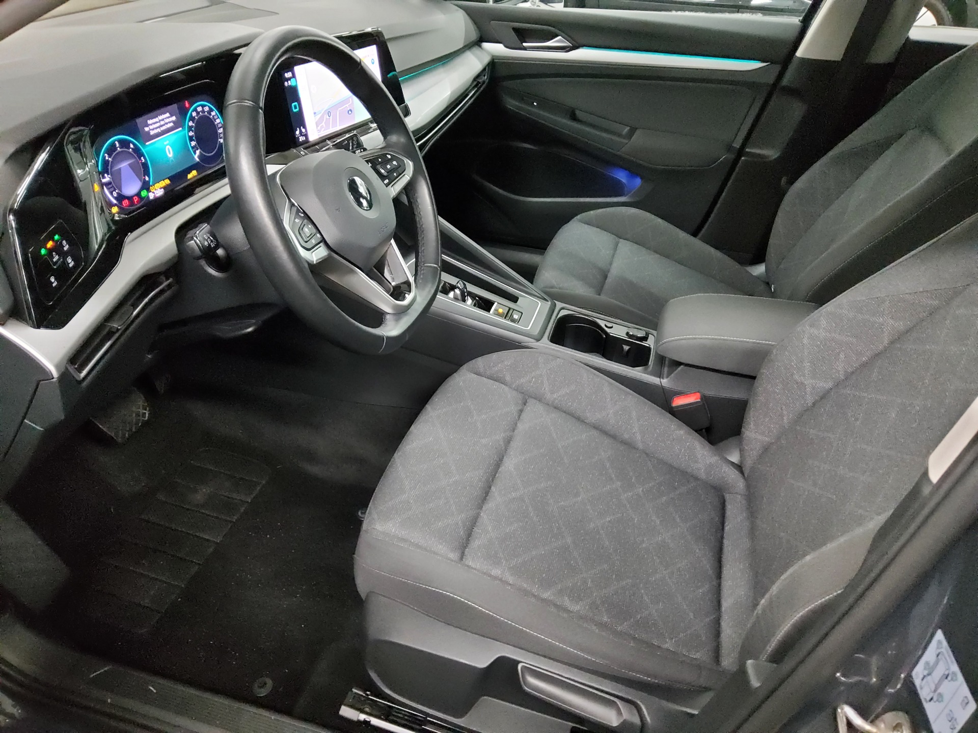 Volkswagen Golf-8 Var. 2.0 TDI Life Navi LED AID ACC PDC 9