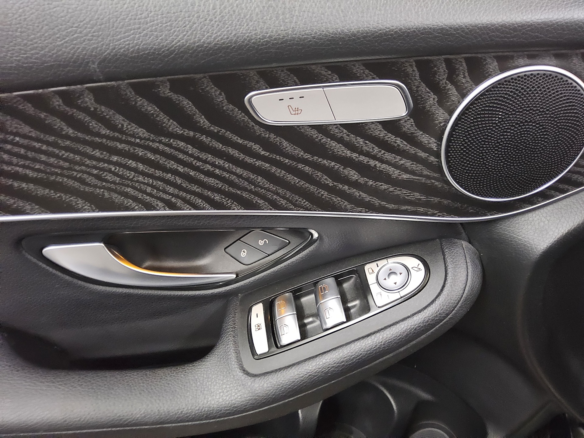 Mercedes-Benz GLC 300 de 4M Navi LED RfK AHK Shz PDC Tempomat 9