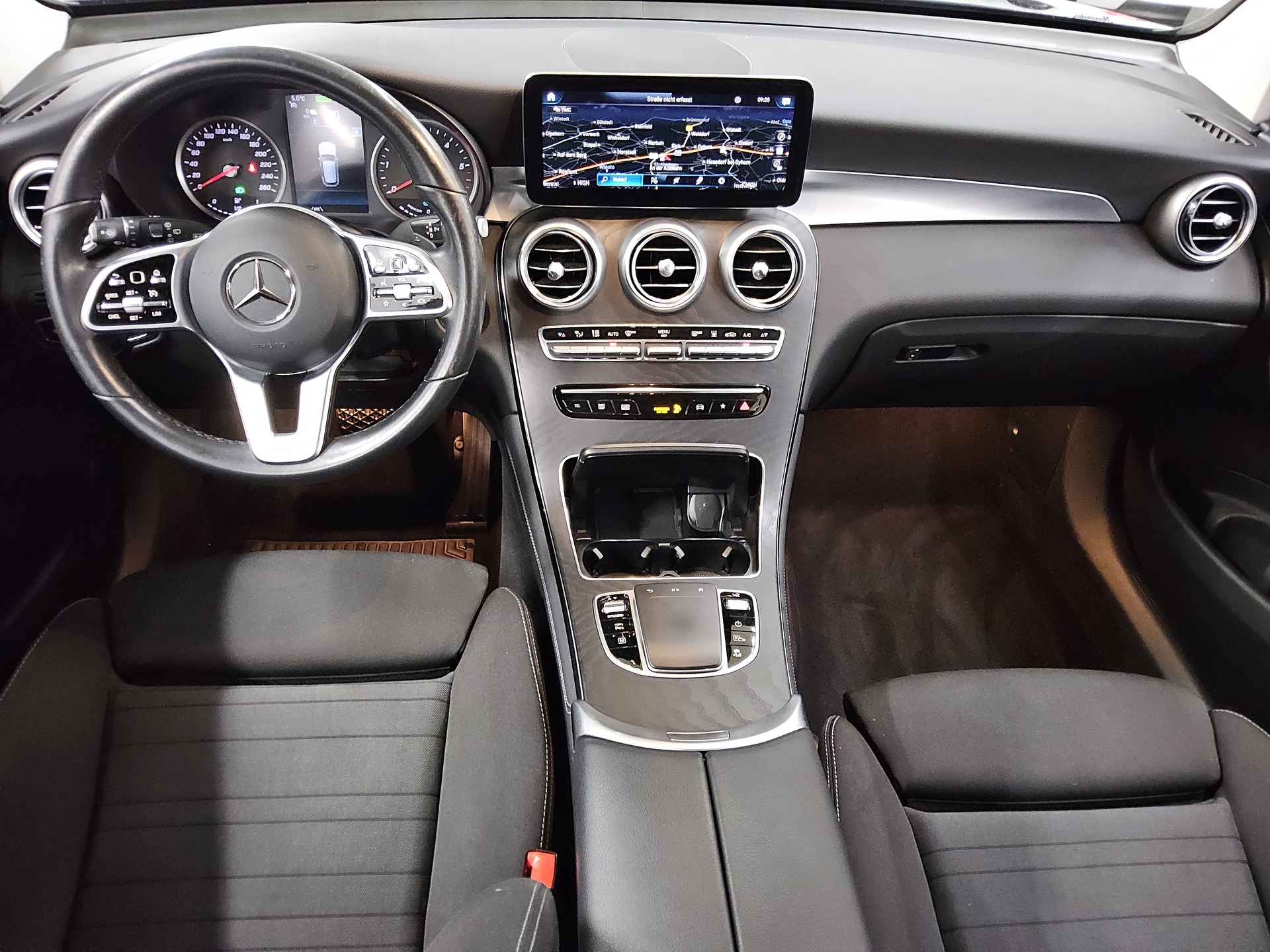 Mercedes-Benz GLC 300 de 4M Navi LED RfK AHK Shz PDC Tempomat 5