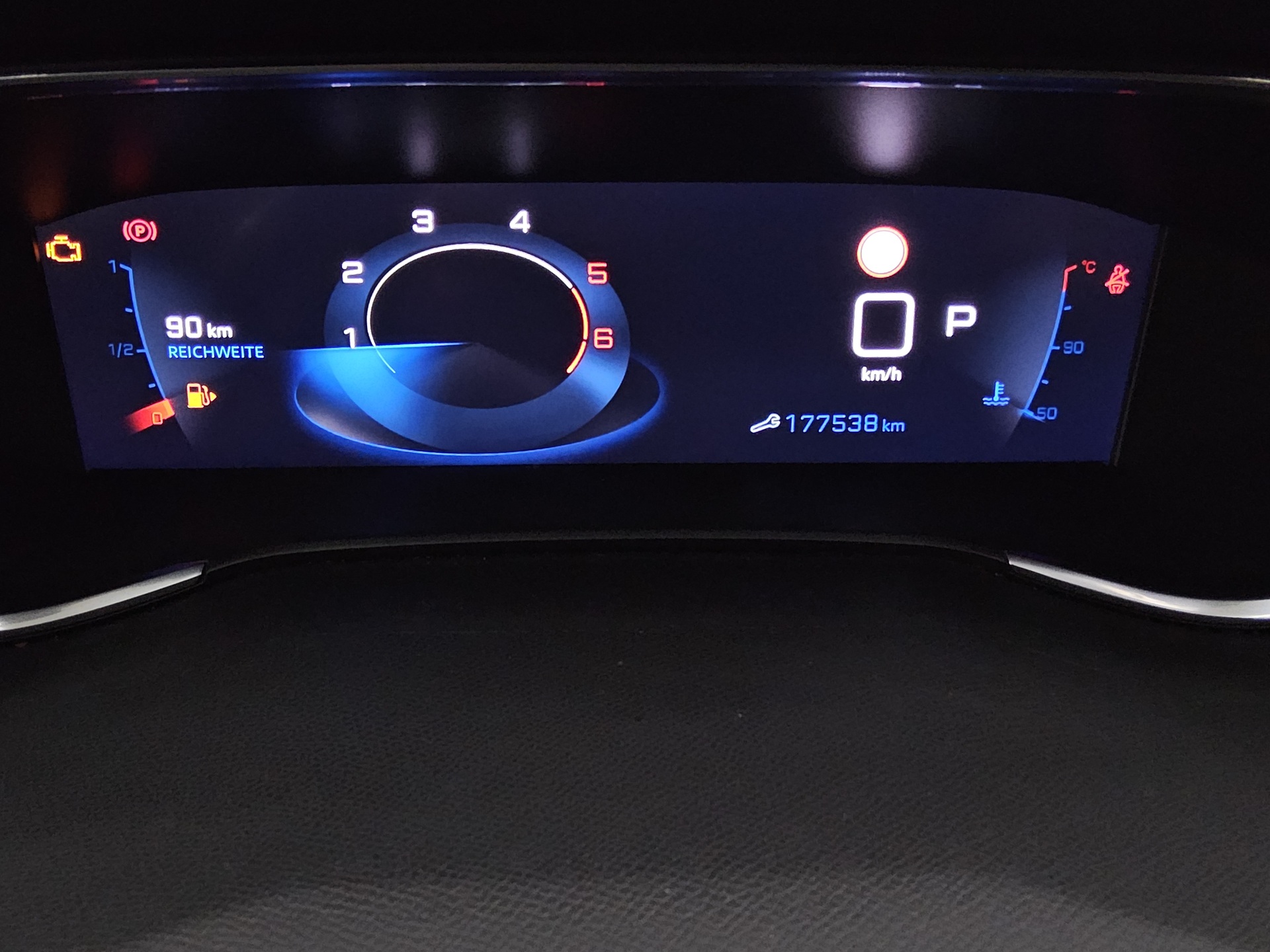 Peugeot 308 1.5 BlueHDI Allure AHK RfK Navi 8