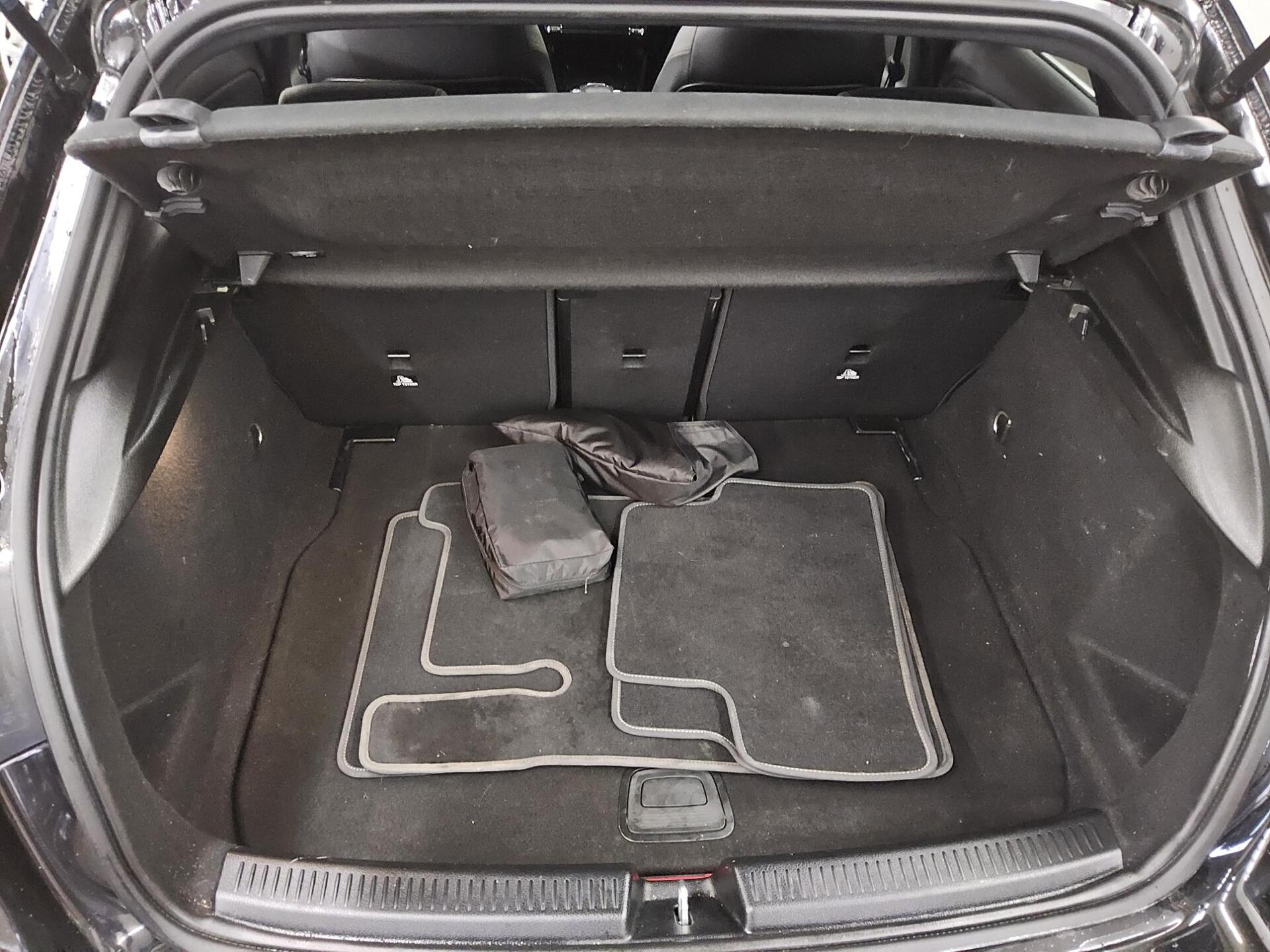 Mercedes-Benz A 200 d Progressive T-Leder Navi Multibeam RfK 12