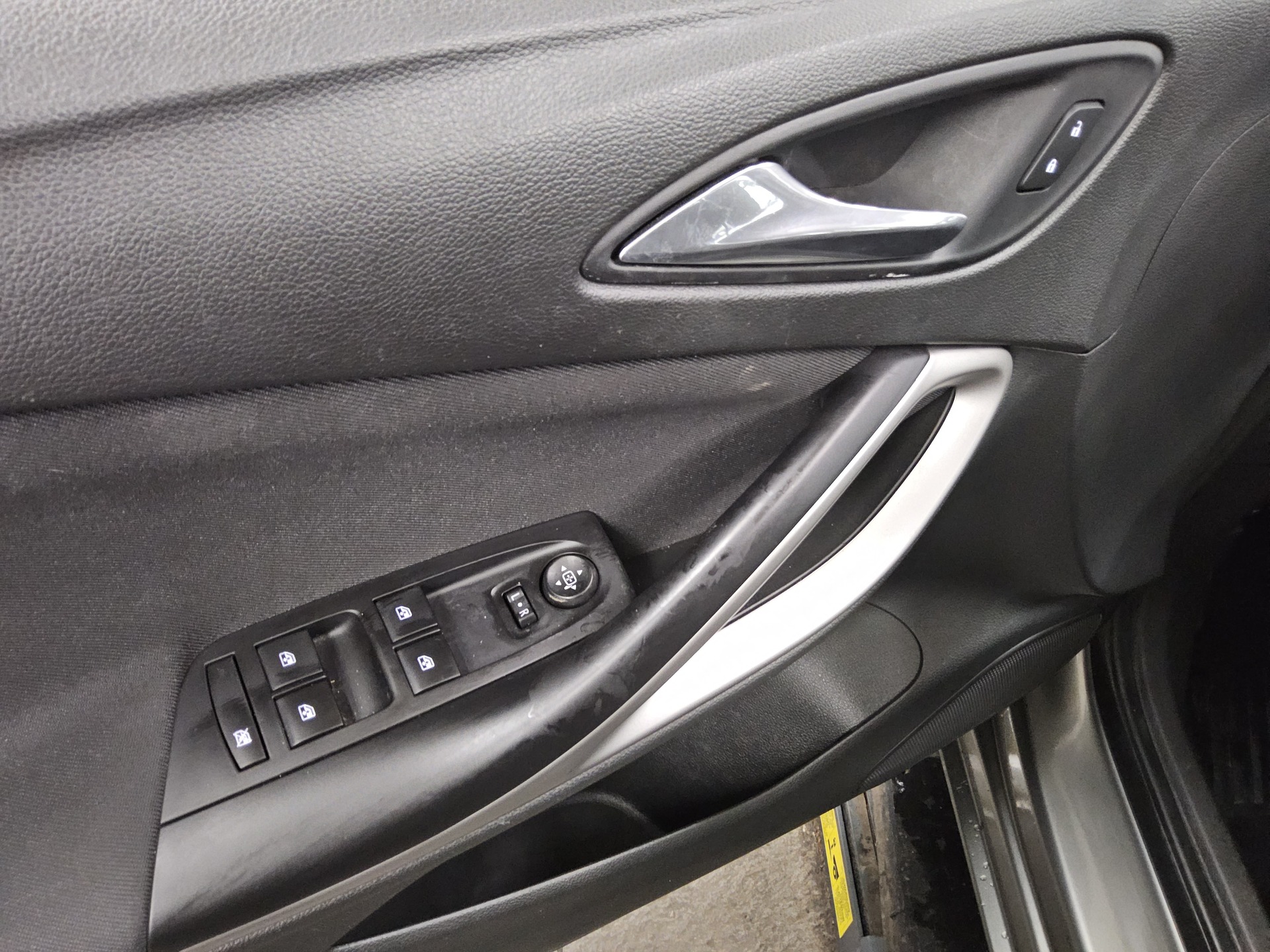 Opel Astra 1.5 D Business Ed. Navi LED PDC Shz Tempo 9