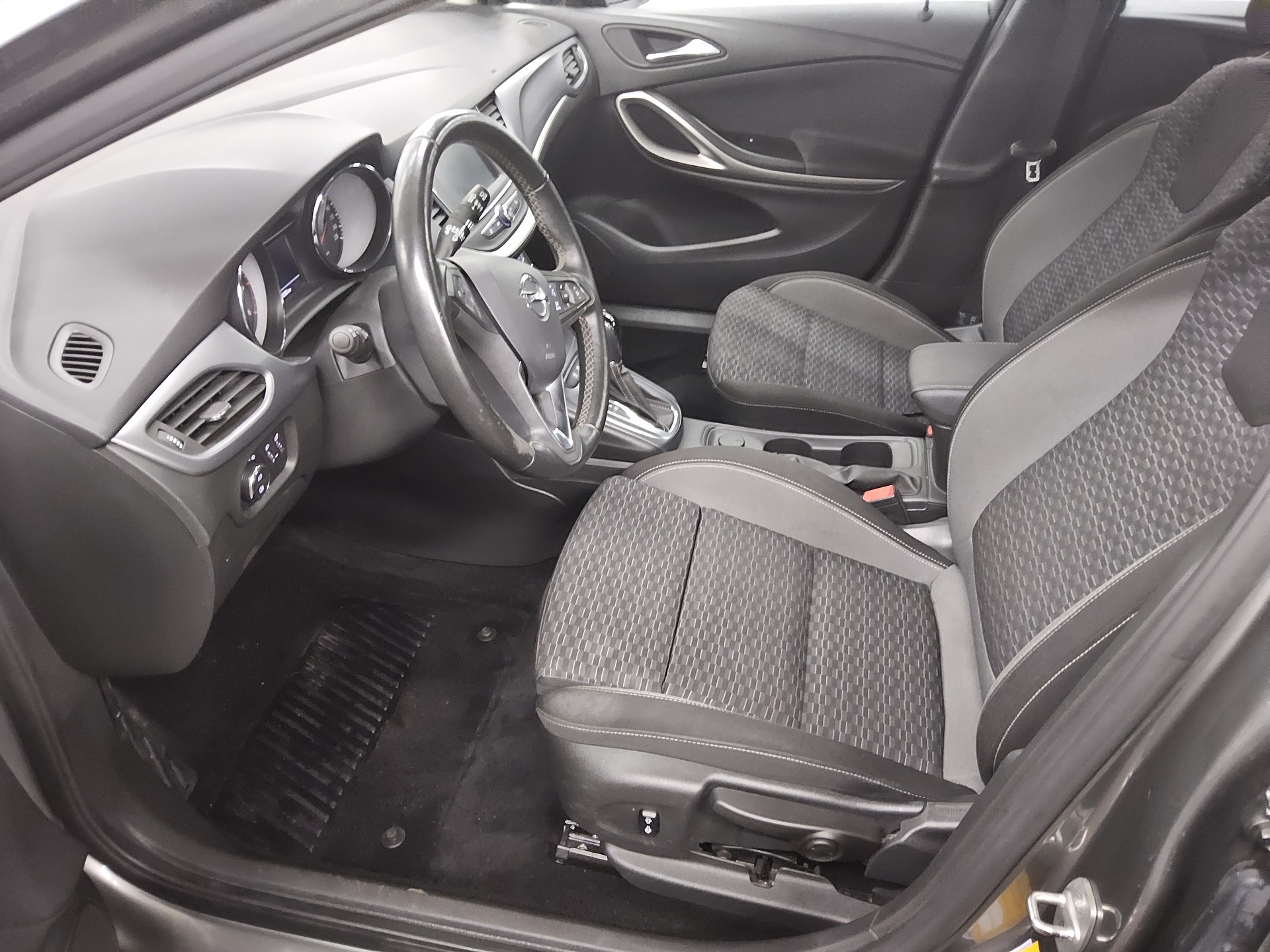 Opel Astra 1.5 D Business Ed. Navi LED PDC Shz Tempo 8