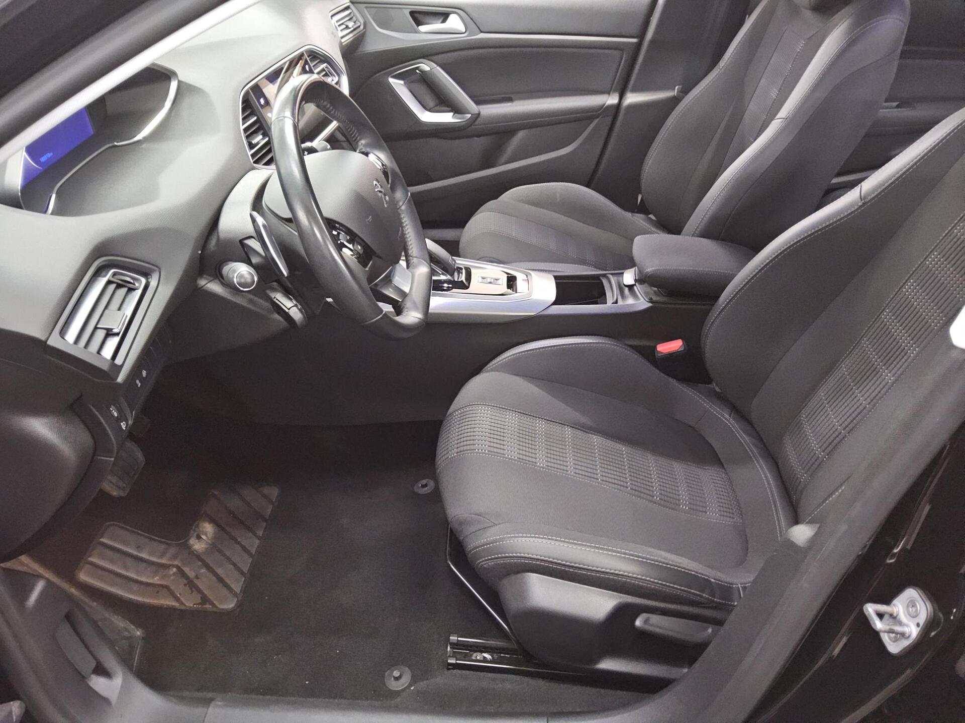 Peugeot 308 1.5 BlueHDI Allure T-Leder Navi RfK Shz PDC 9