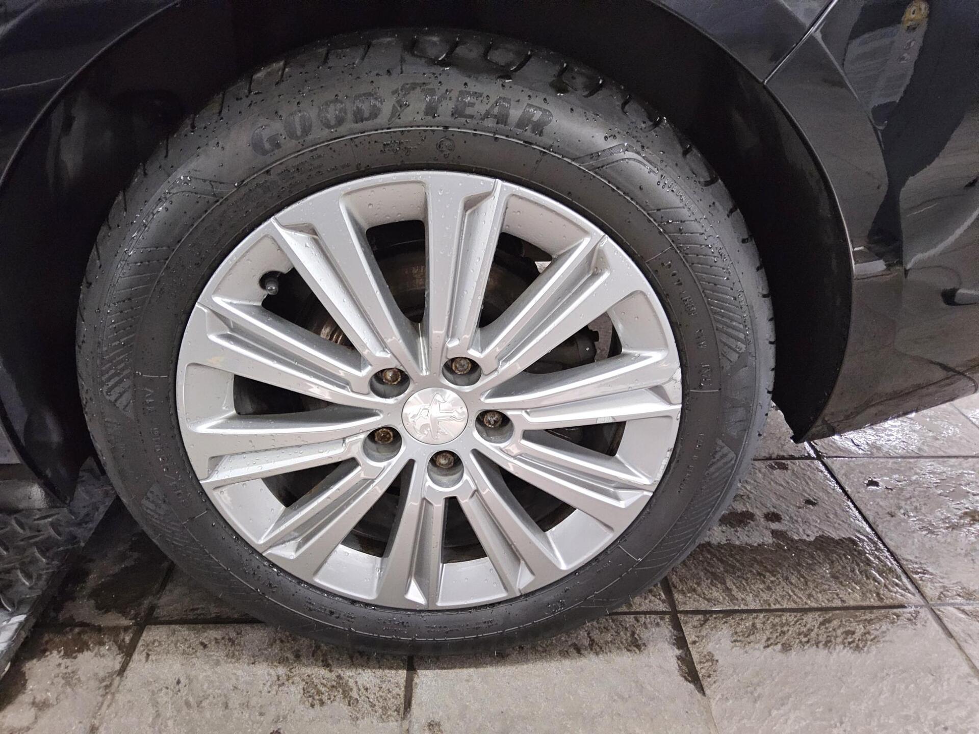 Peugeot 308 1.5 BlueHDI Allure T-Leder Navi RfK Shz PDC 11